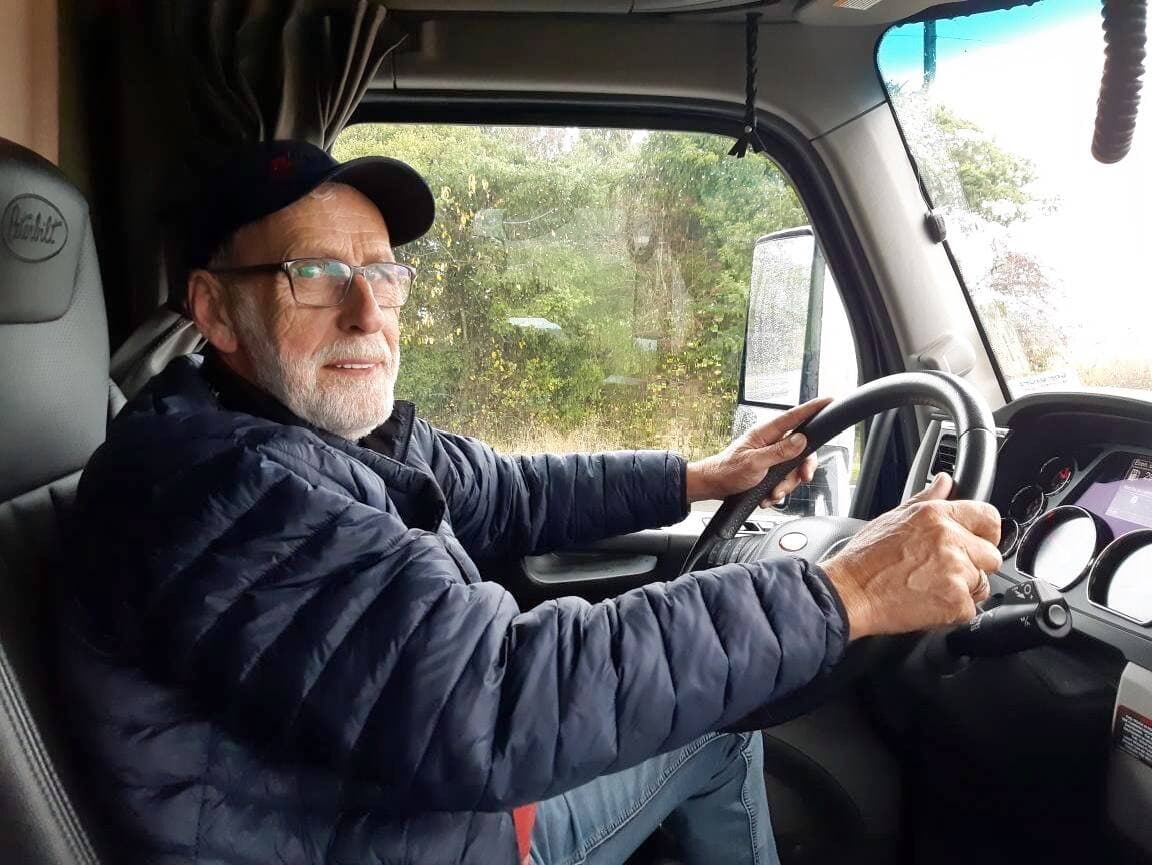 Le camionneur de Trans-West, Roméo Doucet, a fini par trouver une façon de quitter la région de Vancouver hier après-midi, mais il s’est buté à une attente de plus de trois heures au poste frontalier de Blaine, dans l’État de Washington.