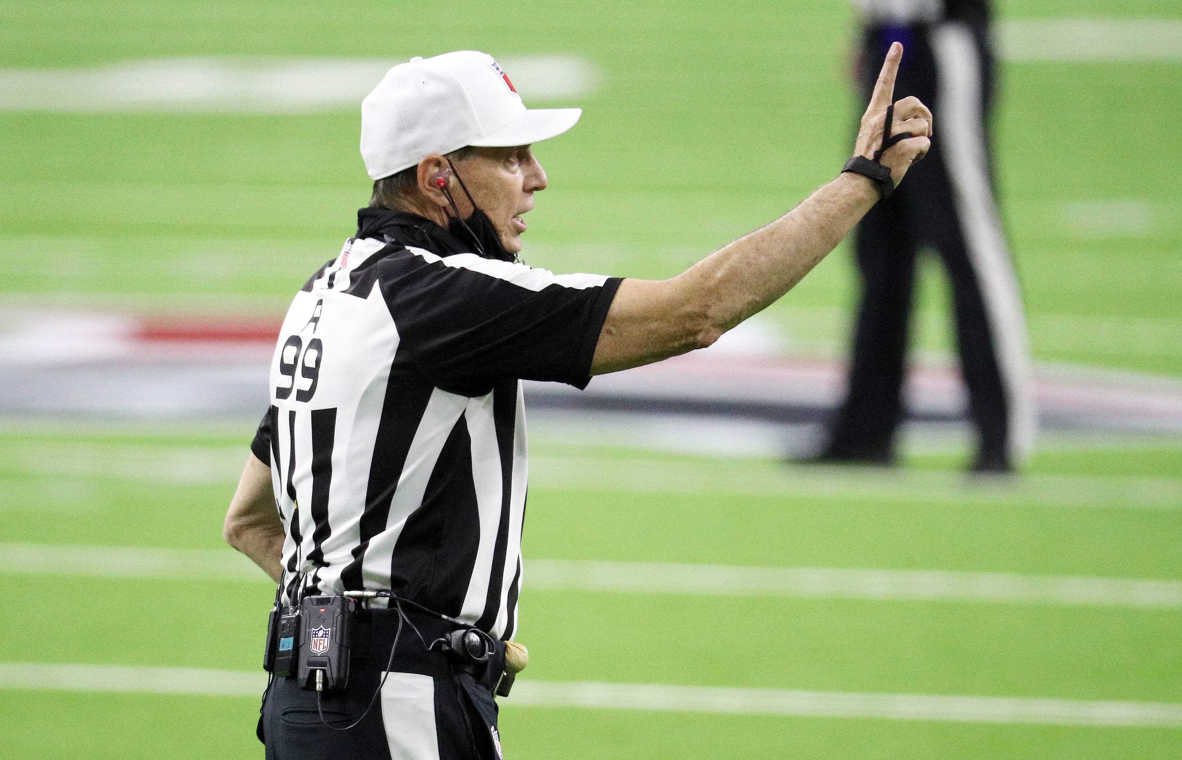 L’arbitre Tony Corrente ne s’est pas fait d’amis dans le camp des Bears lorsqu’il a puni Cassius Marsh pour provocation excessive.