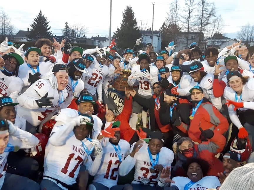 Les Cheetahs de Vanier ont vengé leurs échecs récents de 2017 et 2019 en remportant le Bol d’Or en division 1 sur la scène collégiale grâce à une performance sans bavure du quart-arrière Eloa Latendresse-Regimbald.