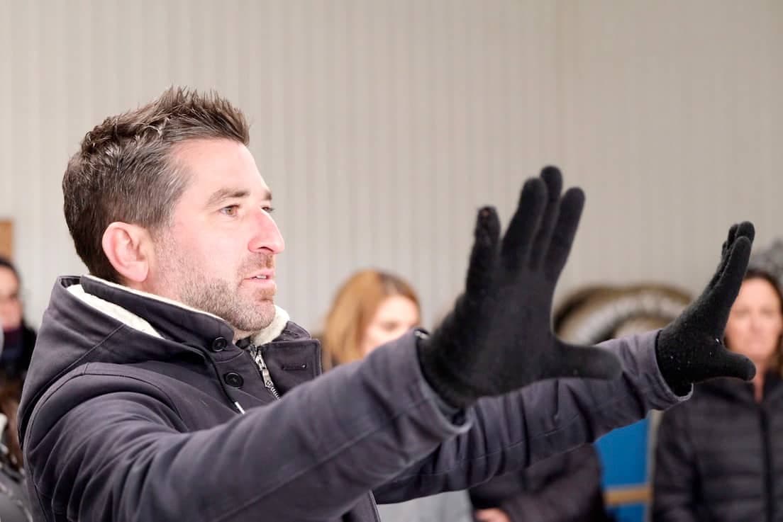 Le cinéaste Guy Édoin sur le plateau de tournage de son film Frontières.