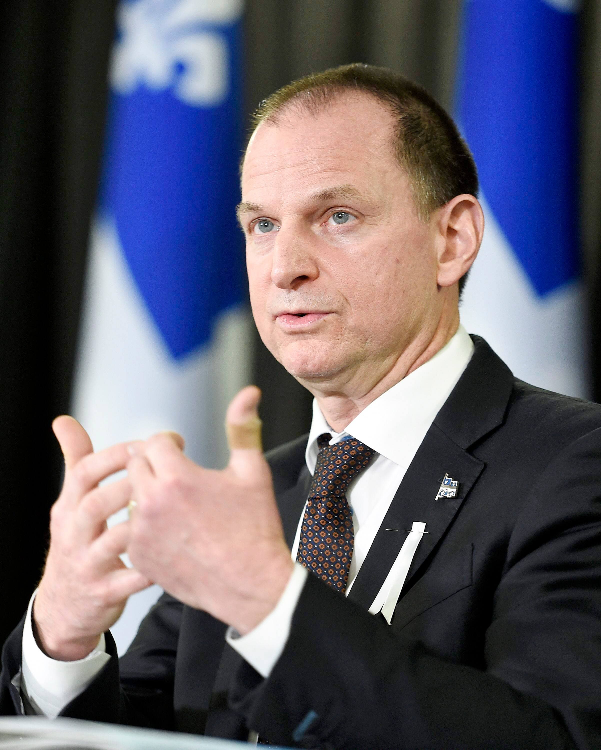 Le ministre des Finances, Eric Girard, devra trouver un moyen de faire payer une « contribution santé » à tous les antivax.