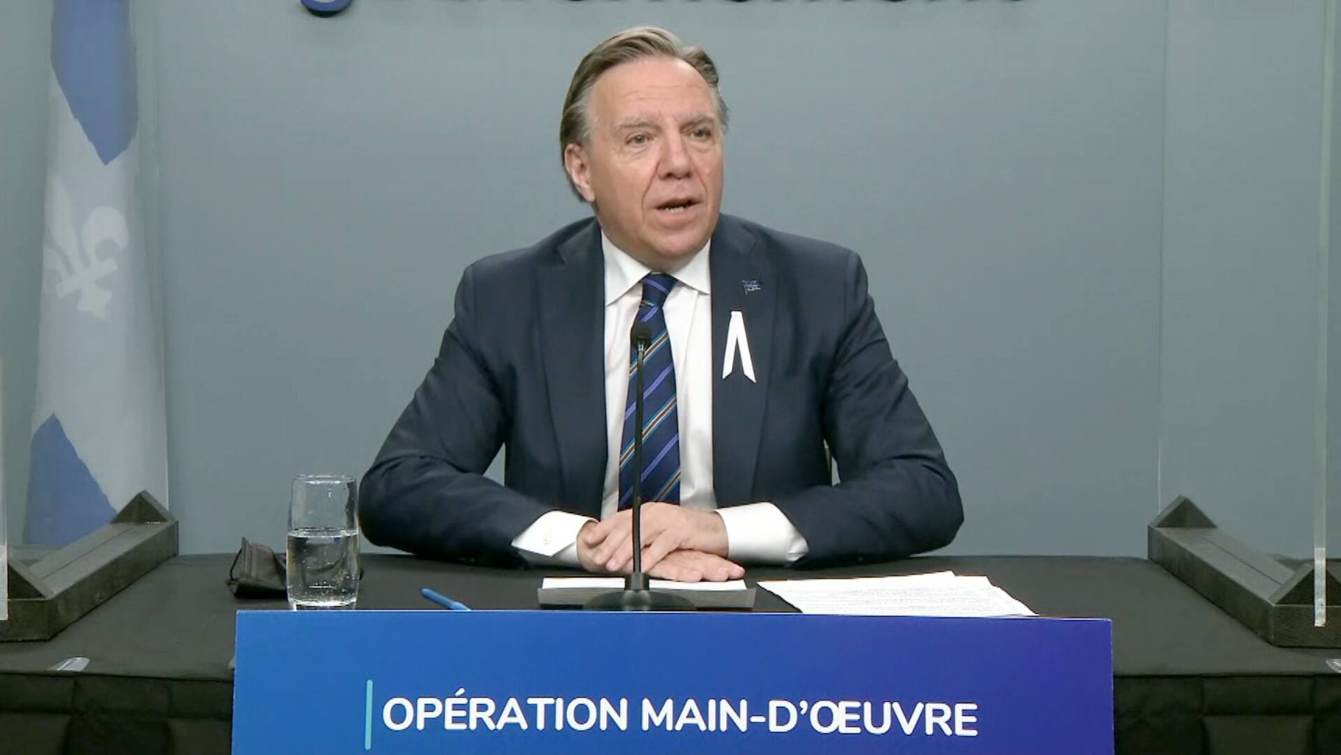 François Legault a admis mardi en conférence de presse, à Québec, qu’aucune analyse ou étude particulière n’a été réalisée avant de décider des sommes prévues pour les bourses.