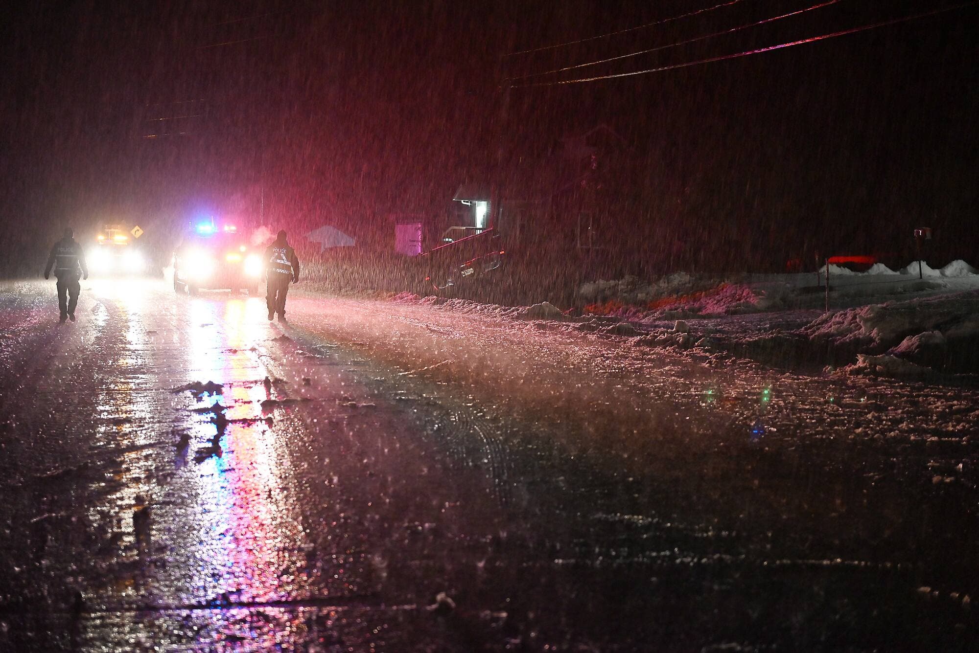 Un véhicule a happé mortellement un octogénaire qui déneigeait sa propriété, mardi après-midi, à Saint-Basile, dans Portneuf.