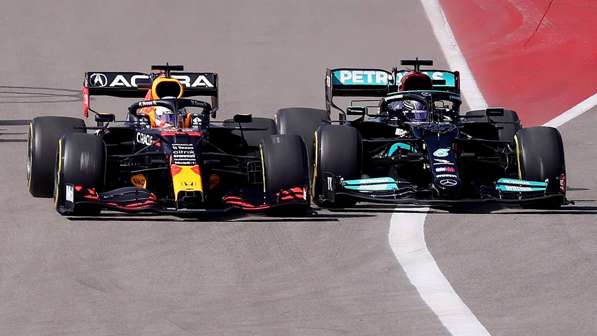 Au Grand Prix des États-Unis, au Texas, en octobre dernier, Max Verstappen et Lewis Hamilton avaient évité de peu une collision sur cette manœuvre.