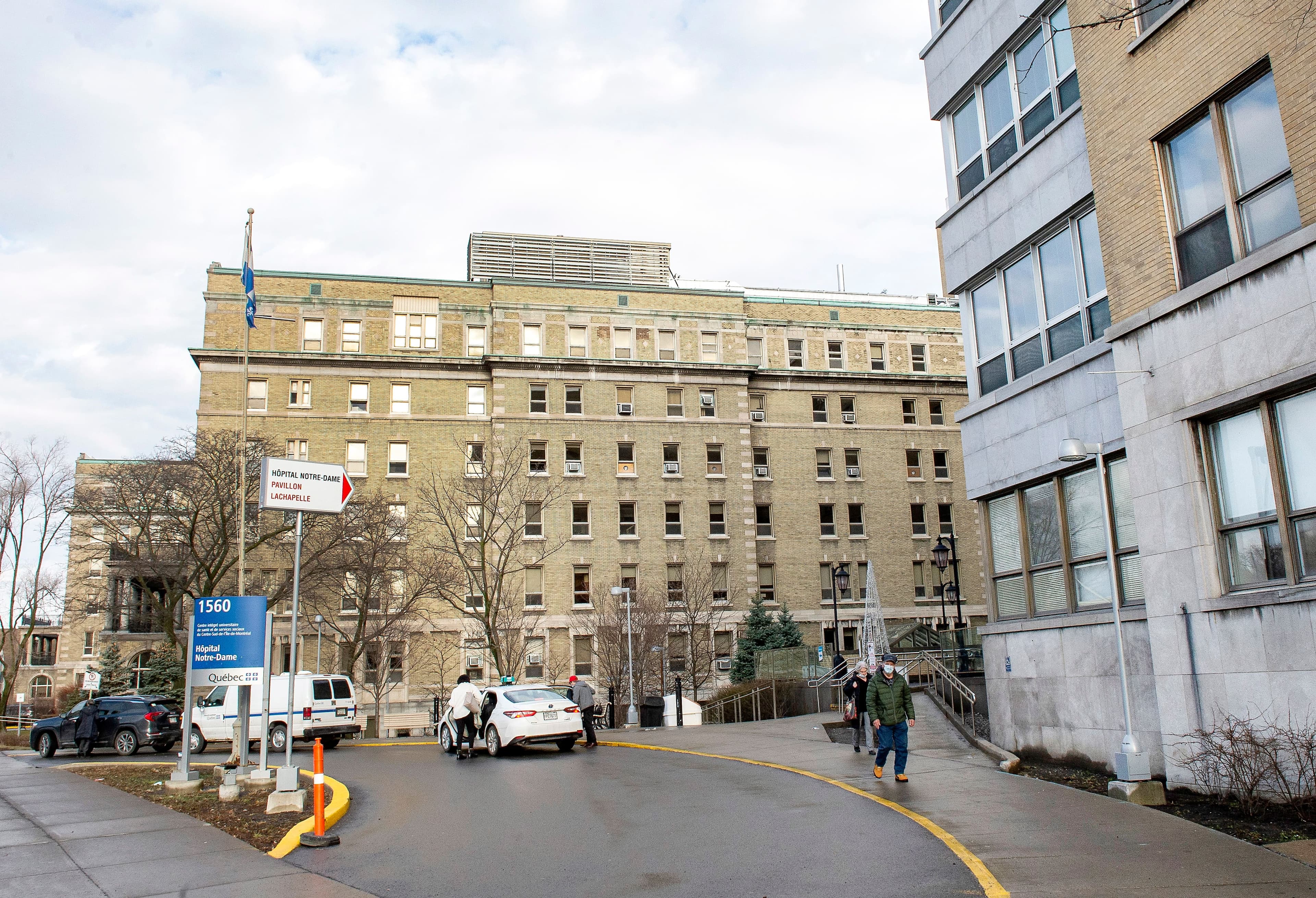 Cinq employés infectés et d’autres en isolement, une situation qui a entraîné la fermeture quasi totale du bloc opératoire de l’hôpital Notre-Dame à Montréal.