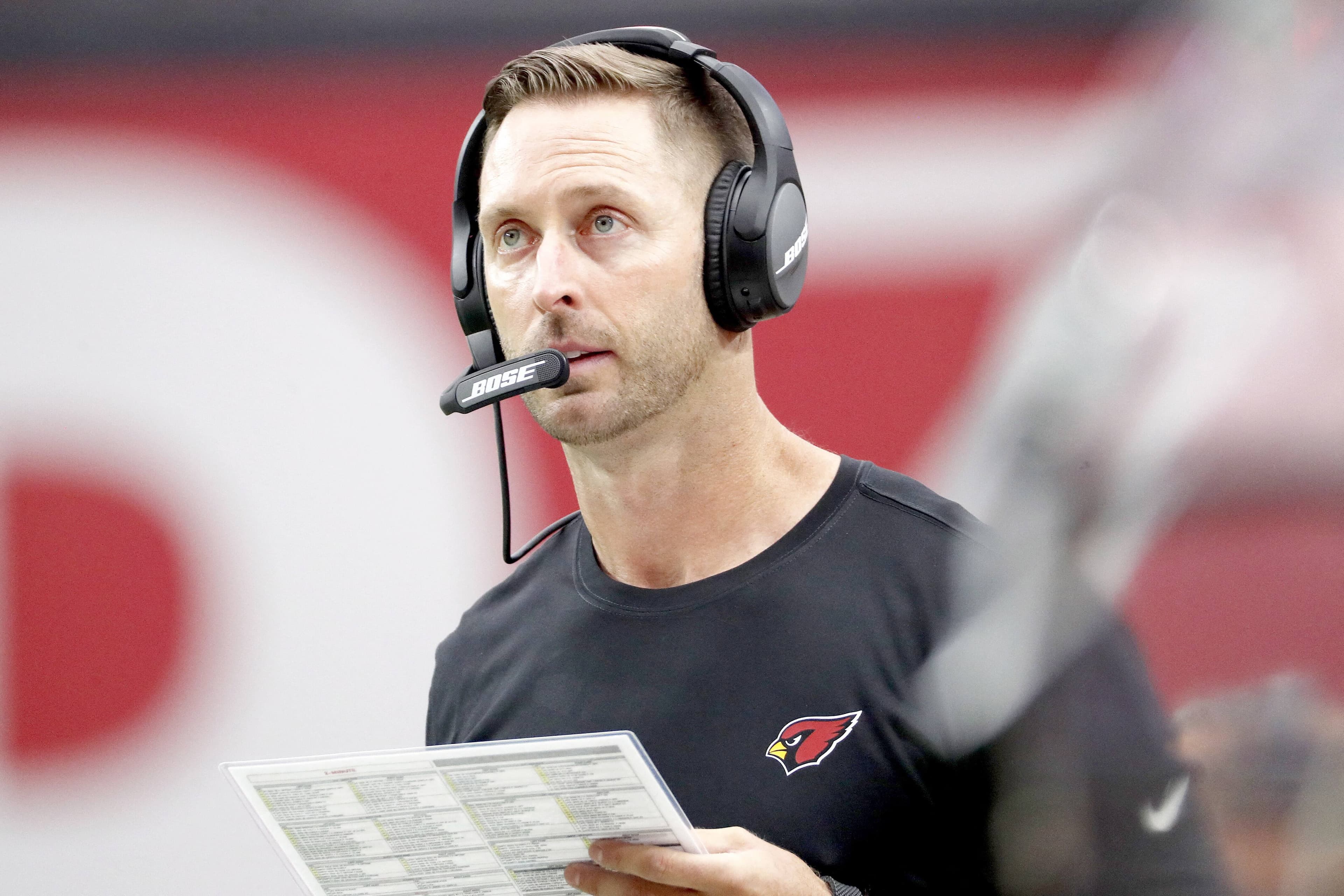 La rumeur veut que Kliff Kingsbury, qui dirige les Cardinals, ait été considéré pour le rôle d’entraîneur-chef des Sooners de l’Université de l’Oklahoma, avant que le poste soit pourvu.