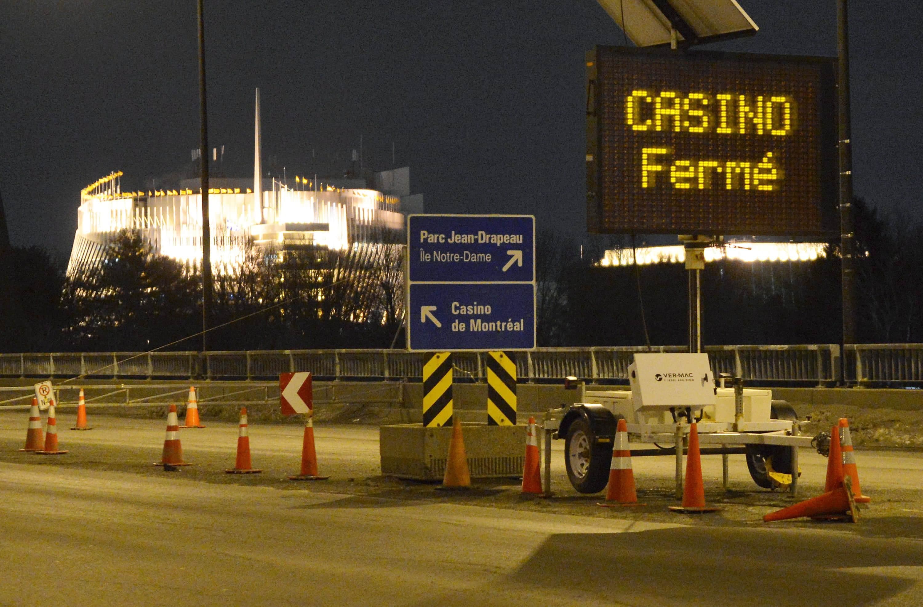 Pour bon nombre de salariés de la société d’État, il s’agit de la troisième mise à pied depuis le début de la pandémie de COVID-19. Ci-haut, la première fermeture des établissements de jeu de Loto-Québec, en mars 2020, peu après le début de la crise sanitaire.