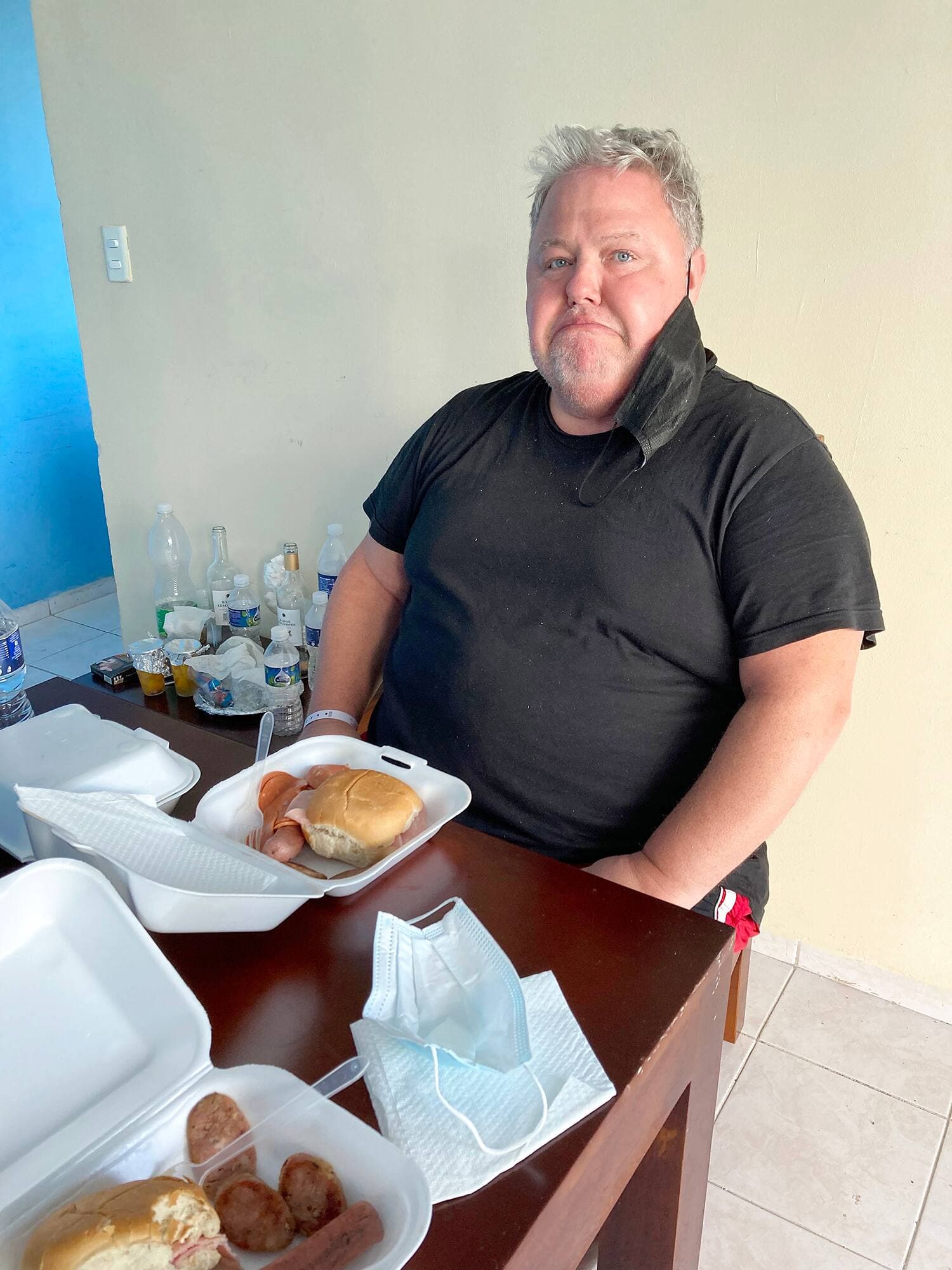 Alain St-Louis a dû séjourner pendant cinq jours dans un complexe hôtelier désaffecté de Cayo Coco, à Cuba, parce qu'il avait reçu un résultat positif à la COVID-19.