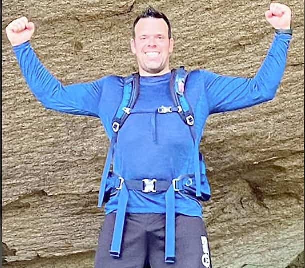 Le père de famille, ici en des temps plus heureux, avait des connaissances en explosifs.