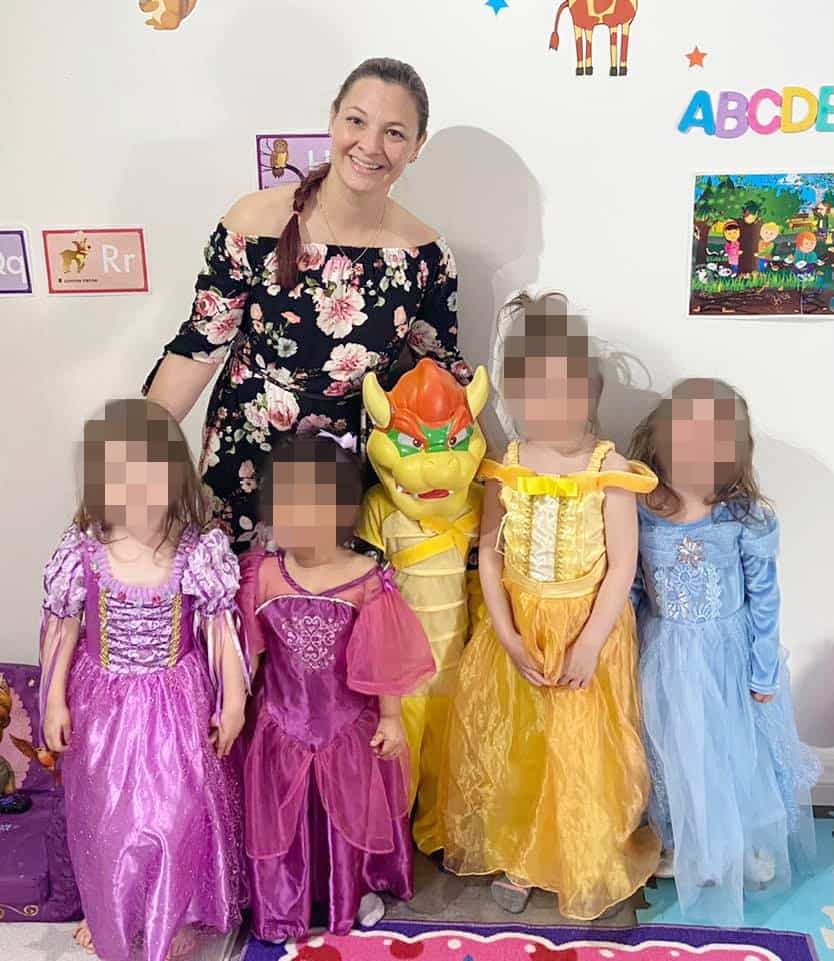 Layla Cosatto avec des enfants dans la garderie privée en milieu familial qu’elle exploitait à Québec.