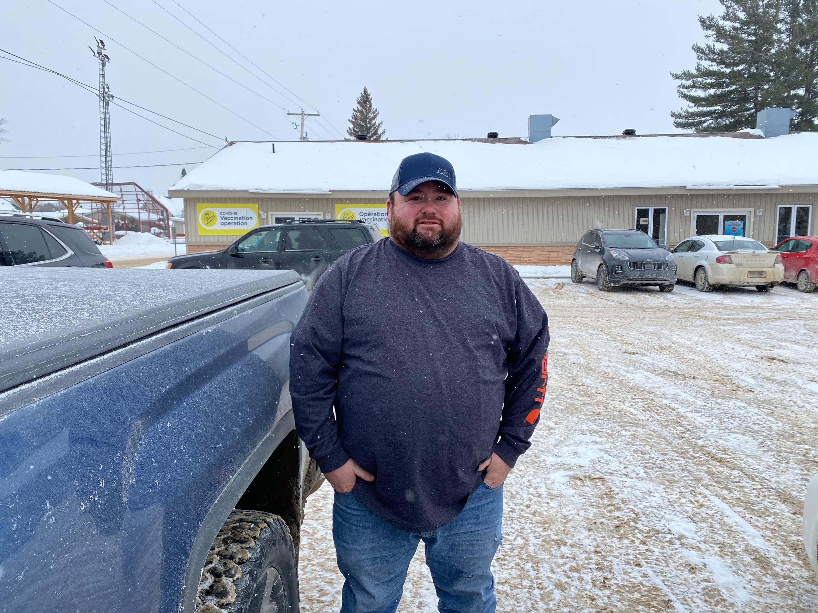 Allan Derouin, qui venait tout juste de recevoir sa troisième dose, en a contre les non-vaccinés. Il ne comprend pas leur refus, surtout que le vaccin est gratuit.