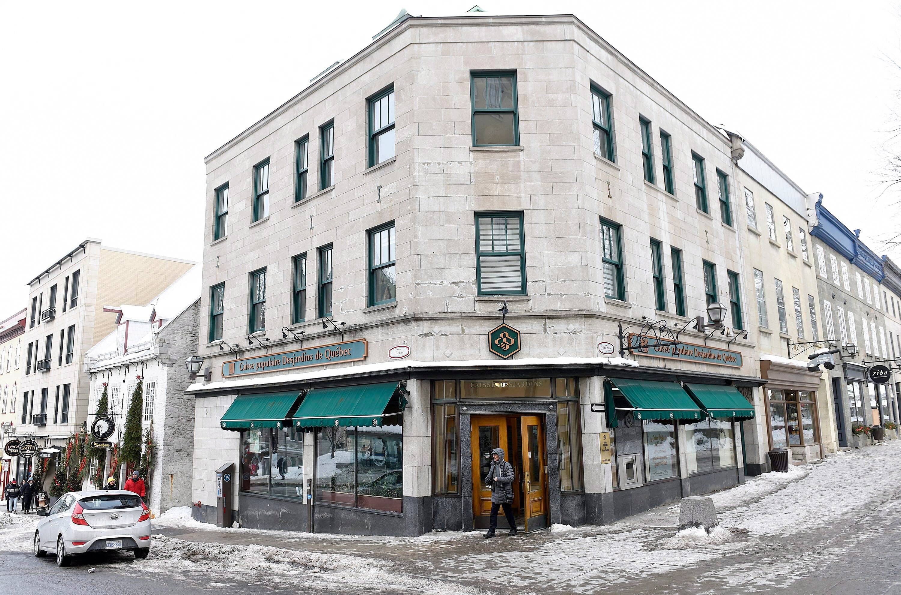 Les transactions au comptoir représentent 1 % des opérations des membres chez Desjardins. Ici, un centre de services du Vieux-Québec, peu avant sa fermeture, en 2018.