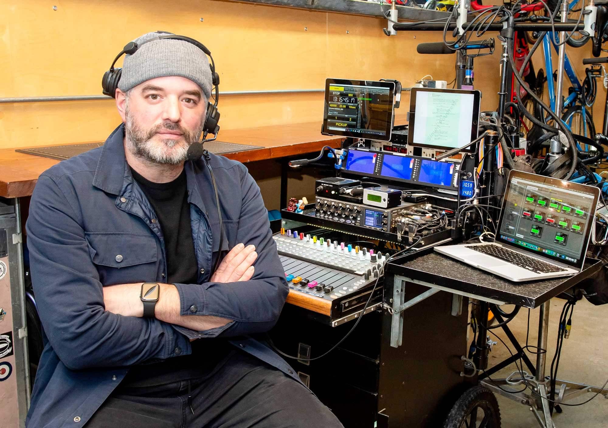 Le preneur de son Simon Poudrette a connu une année 2021 très occupée. La production Transformers 7 l’a même amené jusqu’au Pérou. Il estime qu’un des points forts du Québec est la crédibilité de ses artisans, qui font des miracles avec très peu.