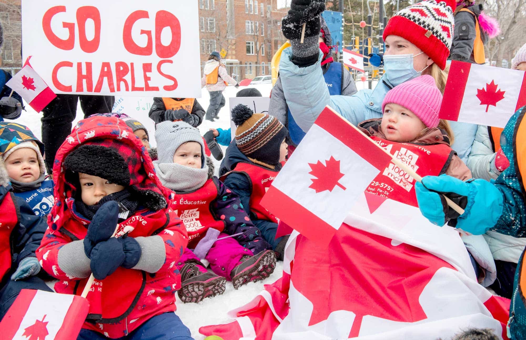 Violette et ses amis de la garderie La boîte aux mille mots se sont rendus au parc Étienne-Desmarteau jeudi pour enregistrer un vidéo d’encouragement pour Charles Hamelin.