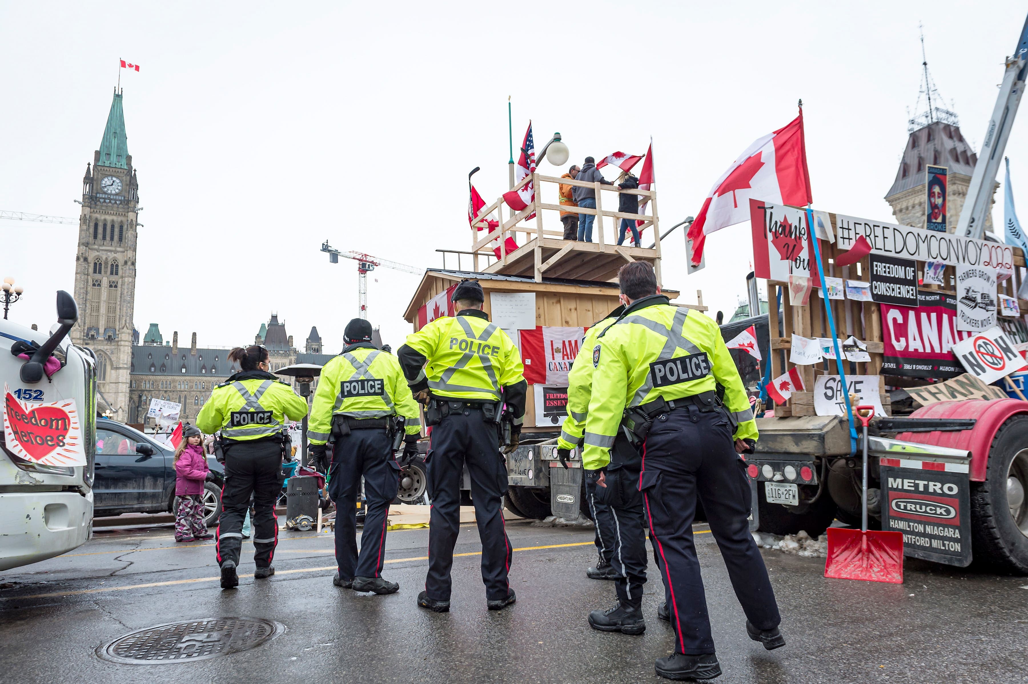 Les policiers d’Ottawa n’ont pas été en mesure jeudi de faire respecter l’injonction qui interdit aux camionneurs de klaxonner.