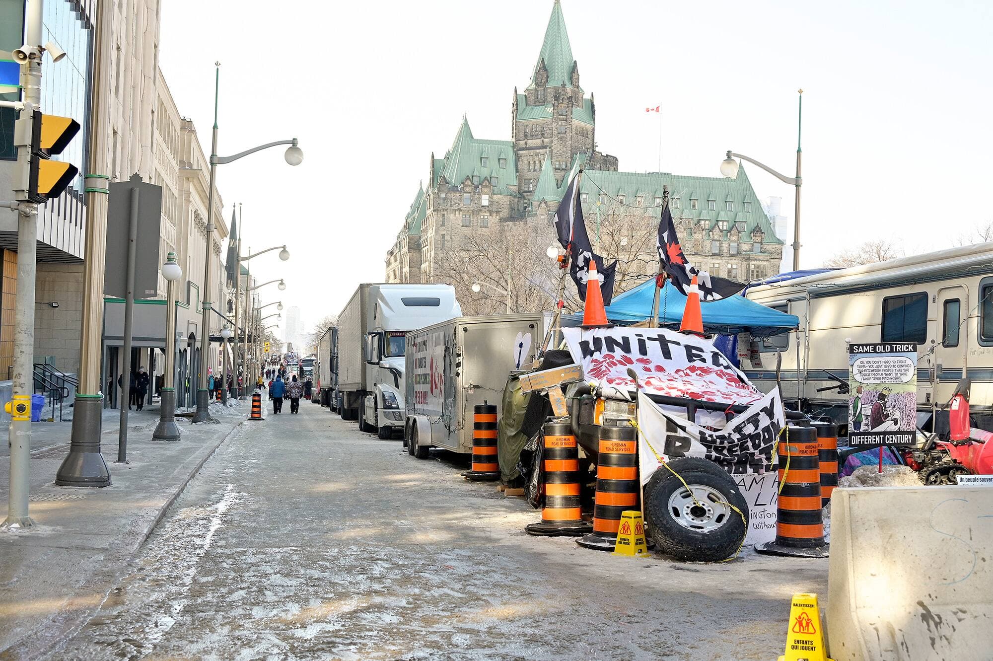 L’une des organisatrices du « convoi pour la liberté » d’Ottawa a assuré au maire de la ville que les camionneurs quitteraient d’ici aujourd’hui les quartiers résidentiels, pour concentrer leurs efforts autour du parlement.