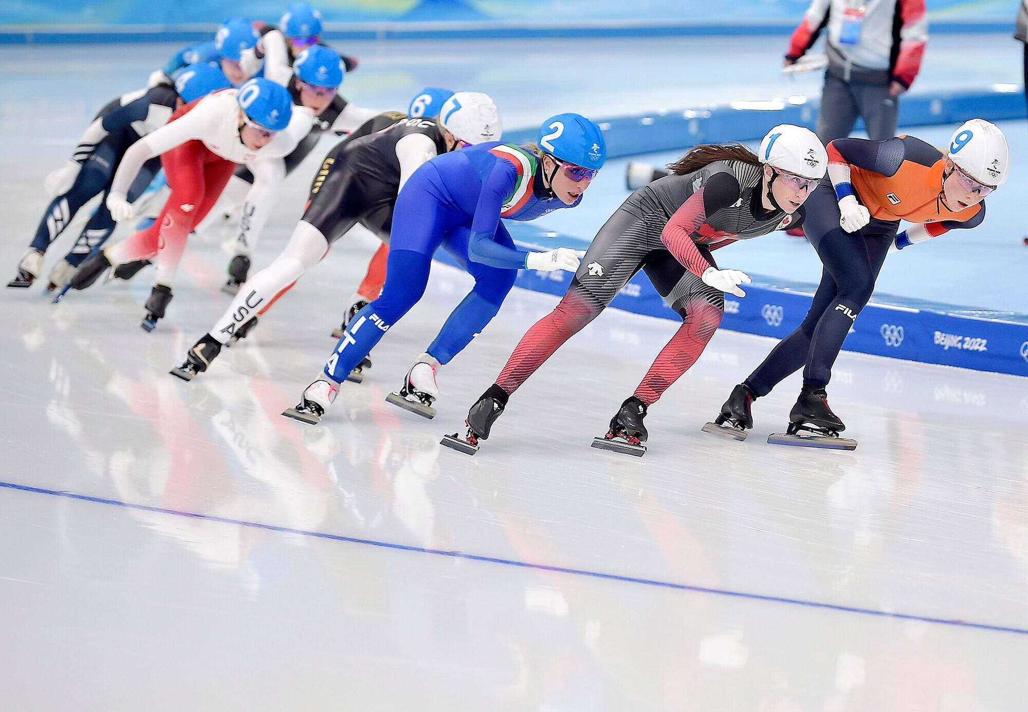 Ivanie Blondin (no1) bien engagée dans le peloton à l’épreuve du départ groupé où elle a obtenu la médaille d’argent.