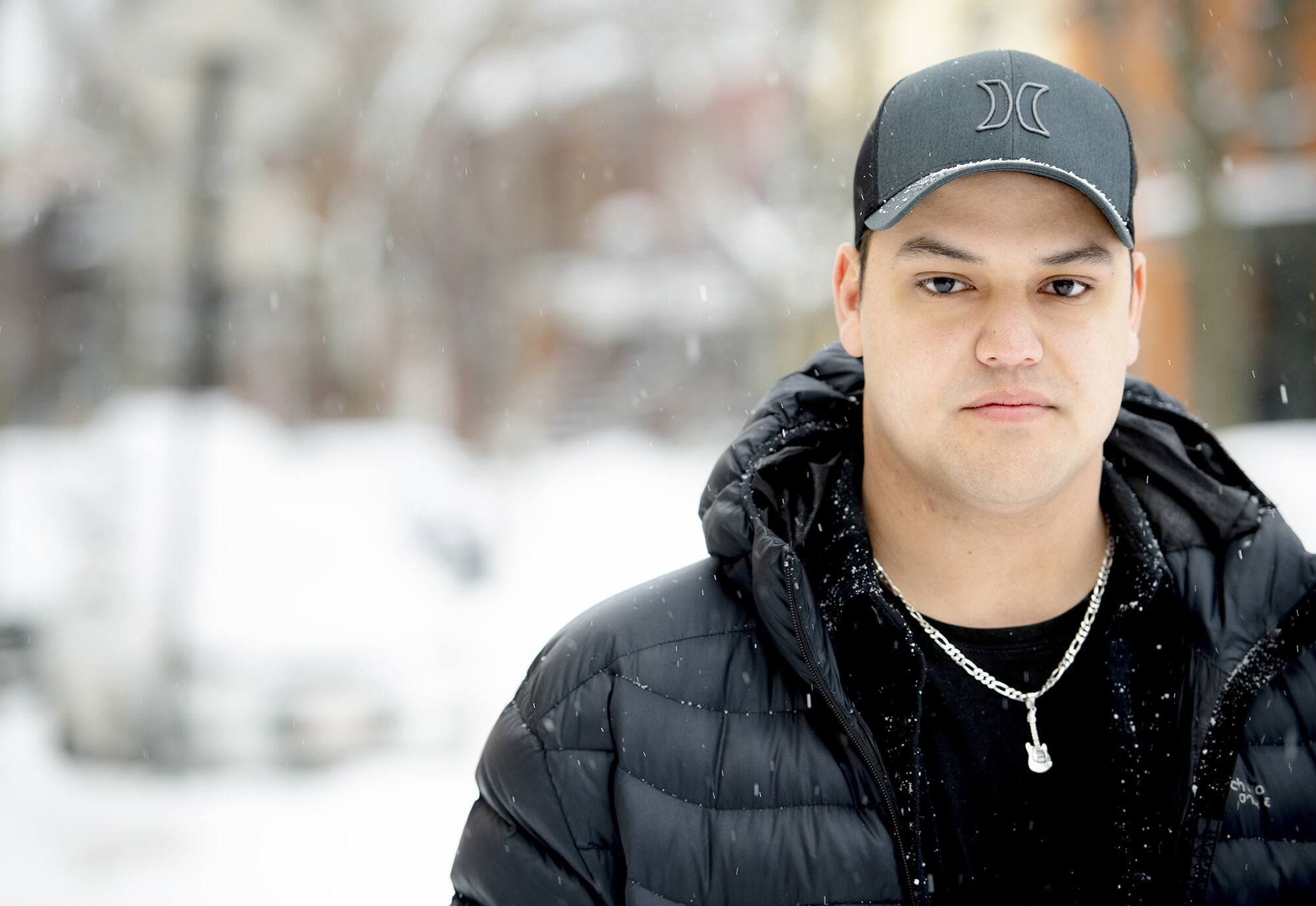 L’auteur-compositeur-interprète innu Scott-Pien Picard.