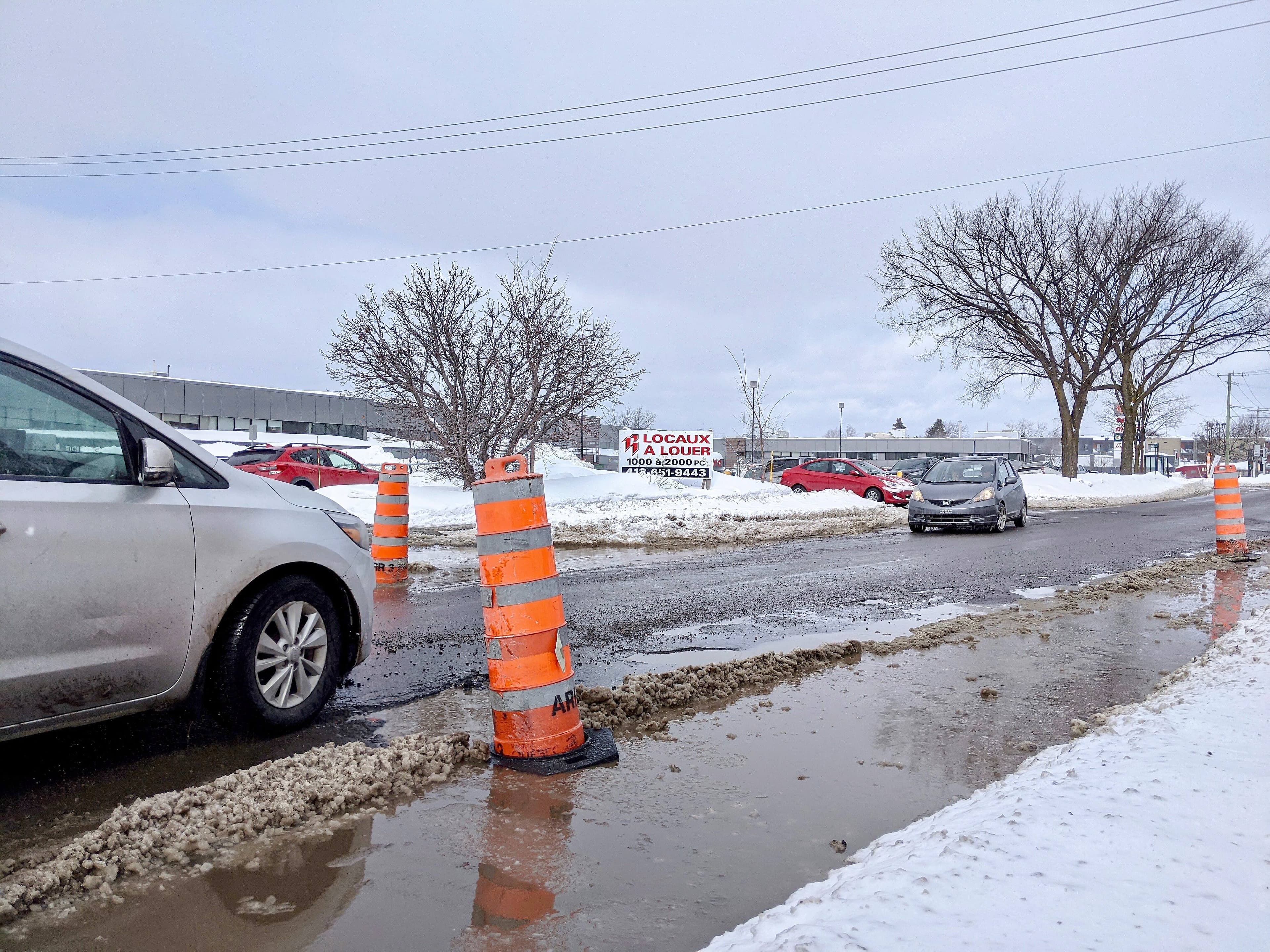 Le chemin Sainte-Foy à la hauteur de Plaza Laval.