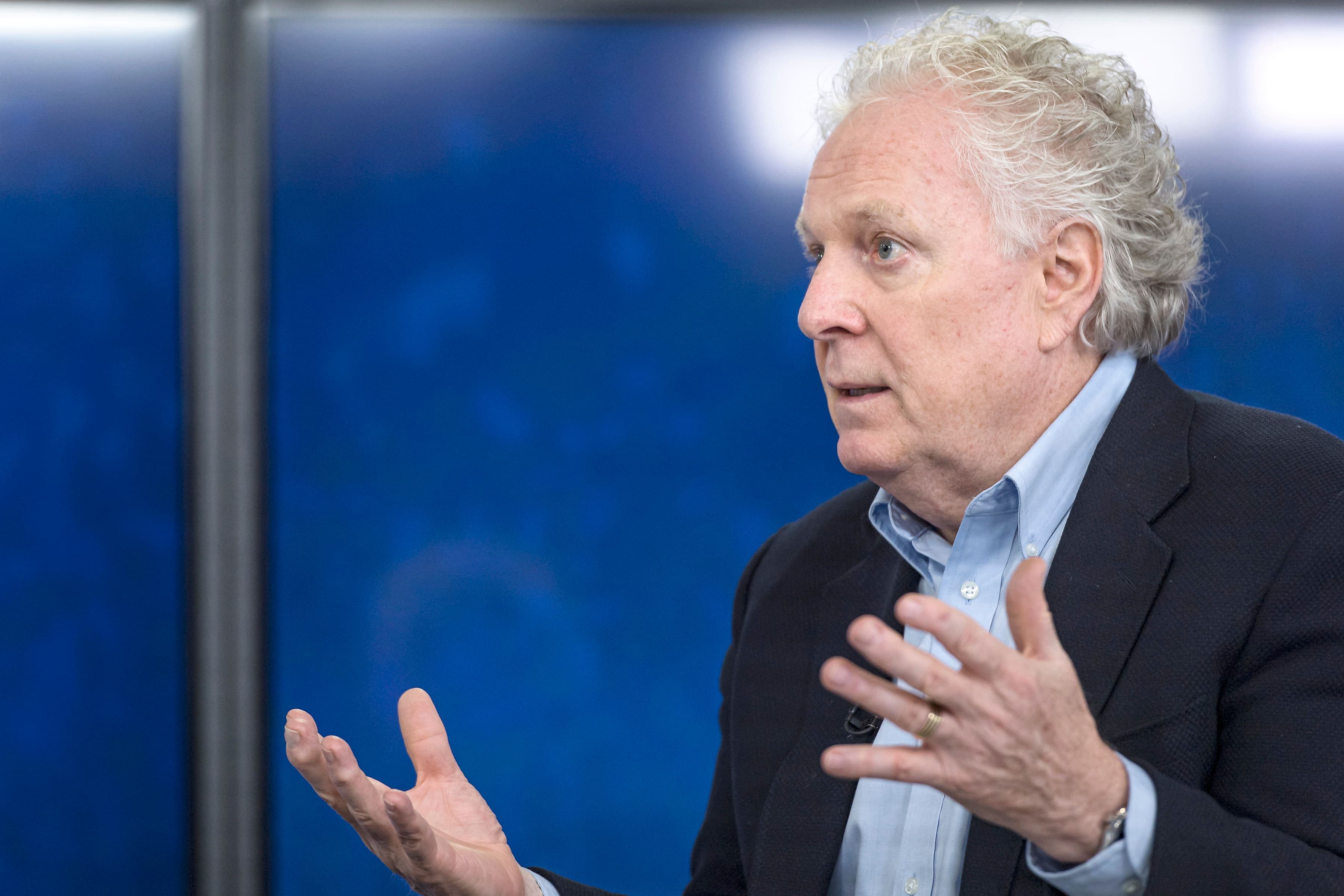 Le noyau dur de son « fan club » est composé de députés du PLQ d’une autre époque, usés jusqu’à la corde, qui espèrent une nomination pantouflarde dans l’appareil fédéral
s’il devient premier ministre, et de députés conservateurs du Québec fatigués de jouer sur le quatrième trio.