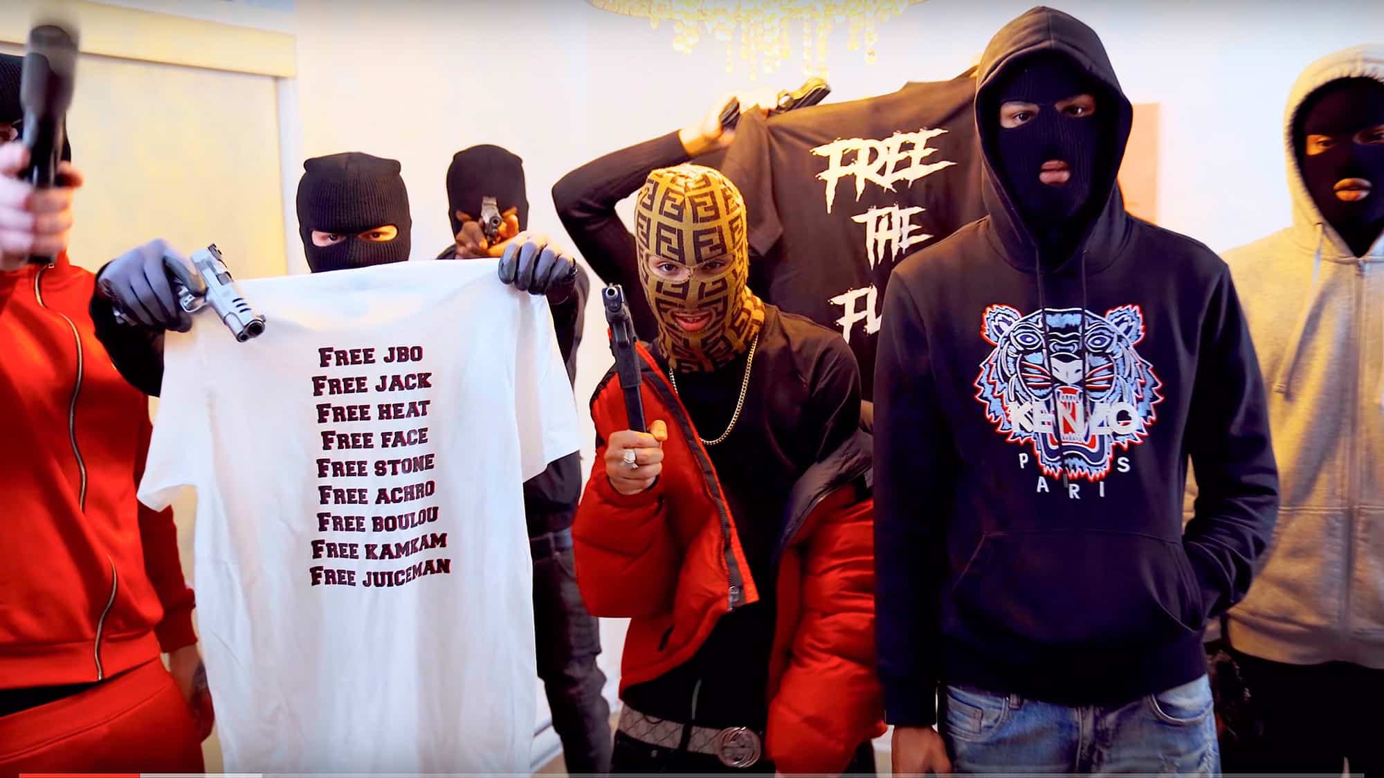 Dans un vidéoclip de rap où sa voix est altérée par un programme qui empêche de fausser, Yahya Mouhime exhibe des armes à feu volées.