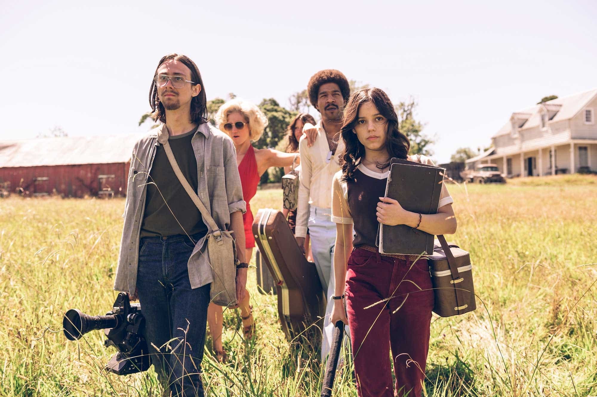 L’équipe de tournage d’un film pour adultes en verra de toutes les couleurs avec X.