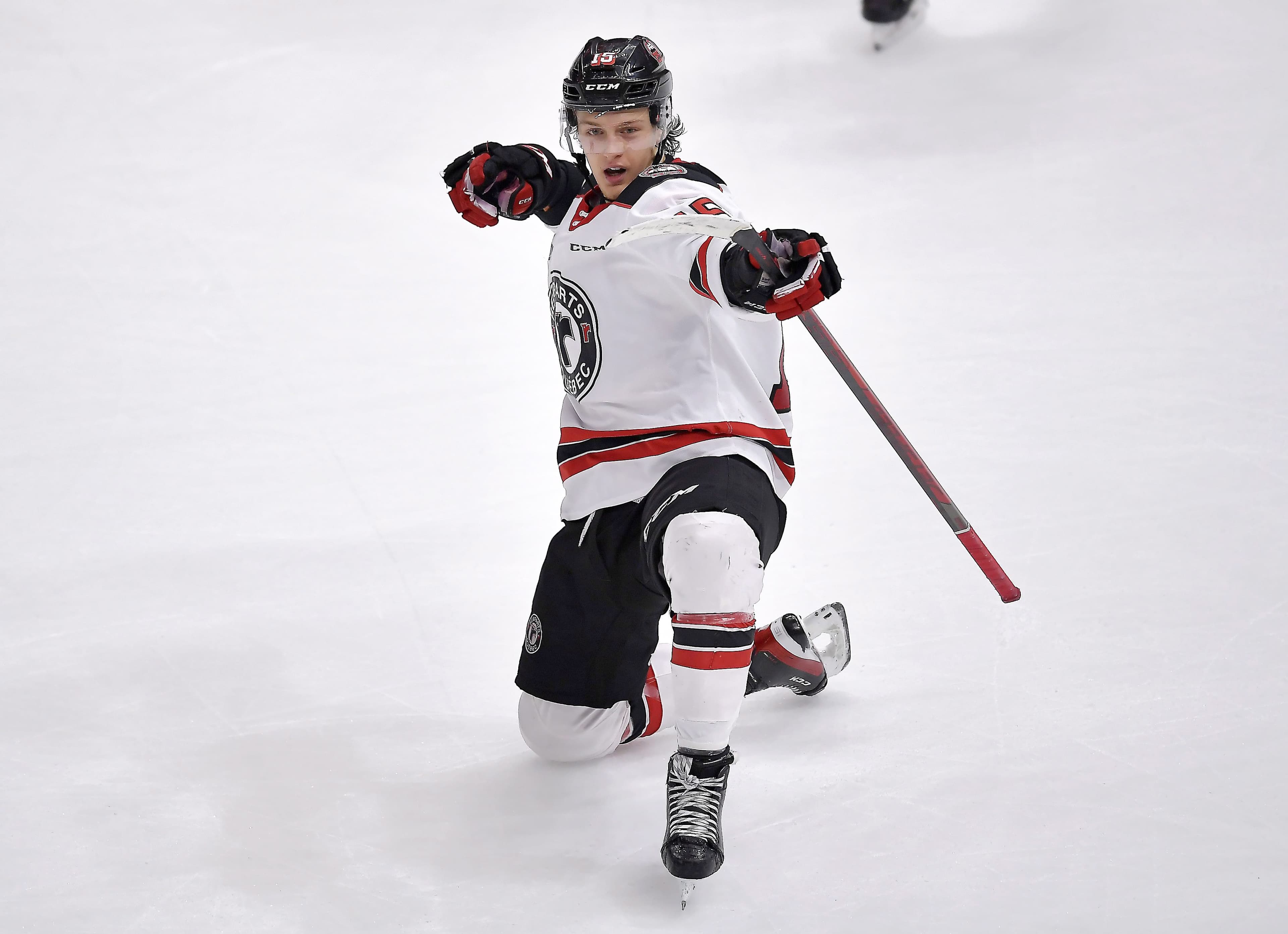Zachary Bolduc célèbre son but victorieux marqué avec moins d’une minute à faire à la prolongation, samedi après-midi, contre les Olympiques de Gatineau.