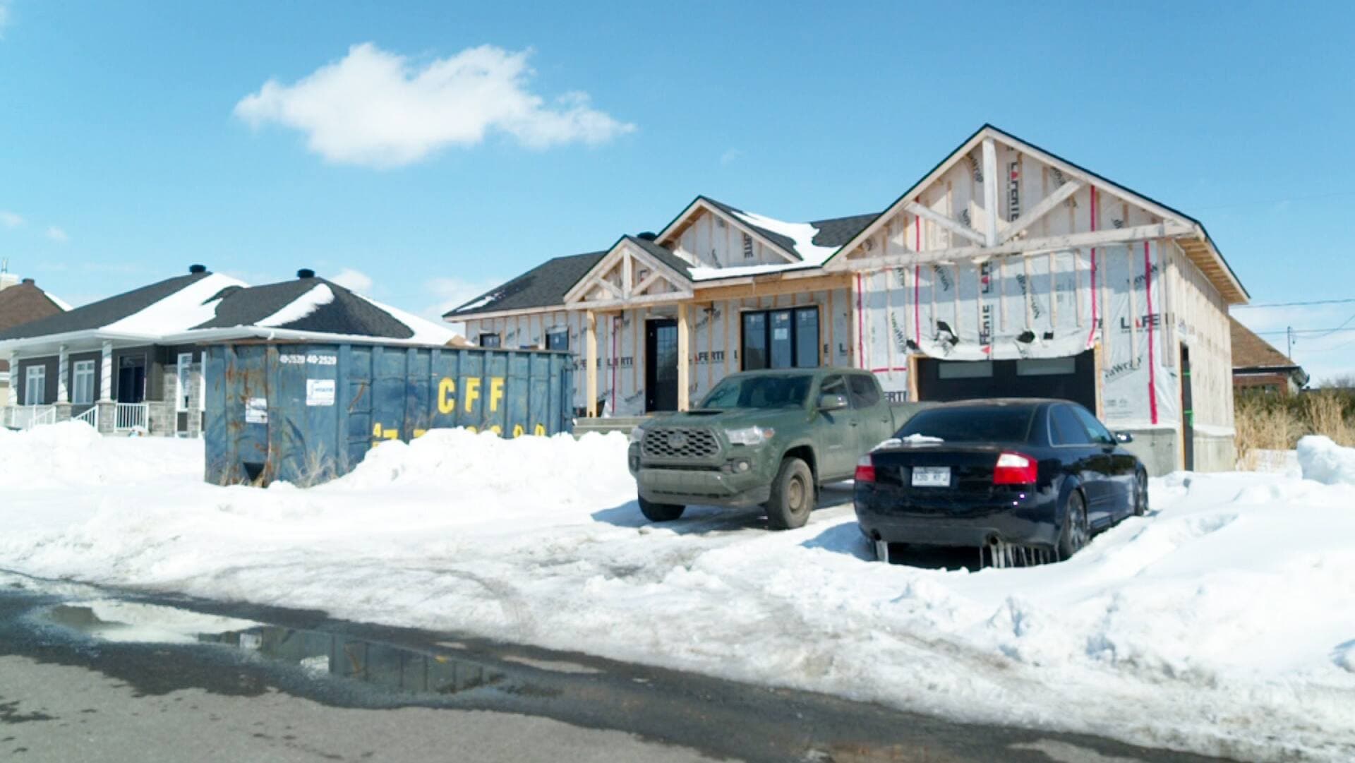 La maison neuve de Justine Picard et Francis Rondeau à Saint-Antoine-sur-Richelieu. L’entrepreneur J.A.C. Construction vient de perdre sa licence.