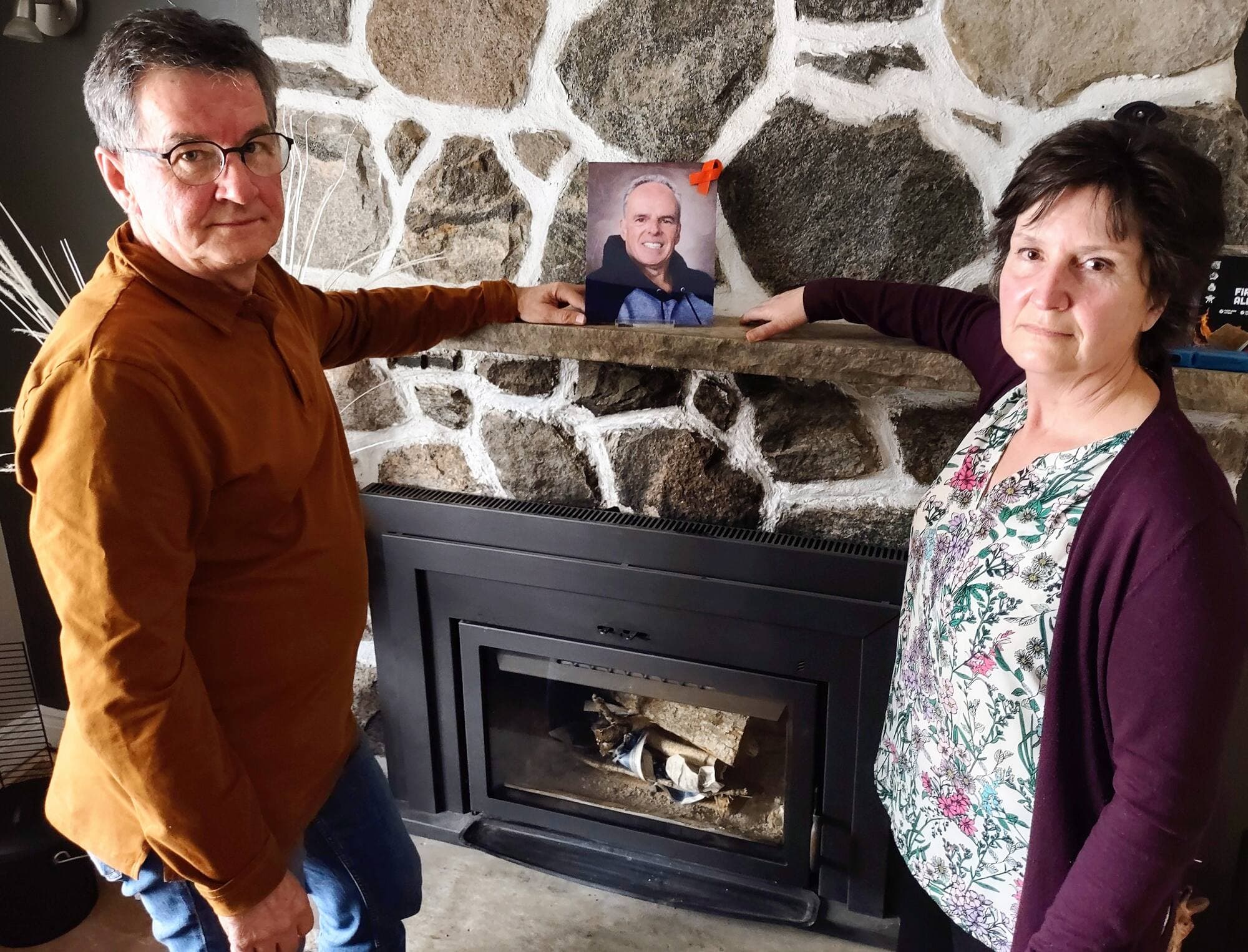 Son ami Hervé Houde a été témoin du drame. Il pose avec la conjointe de M. Côté, Jacqueline Veillette.