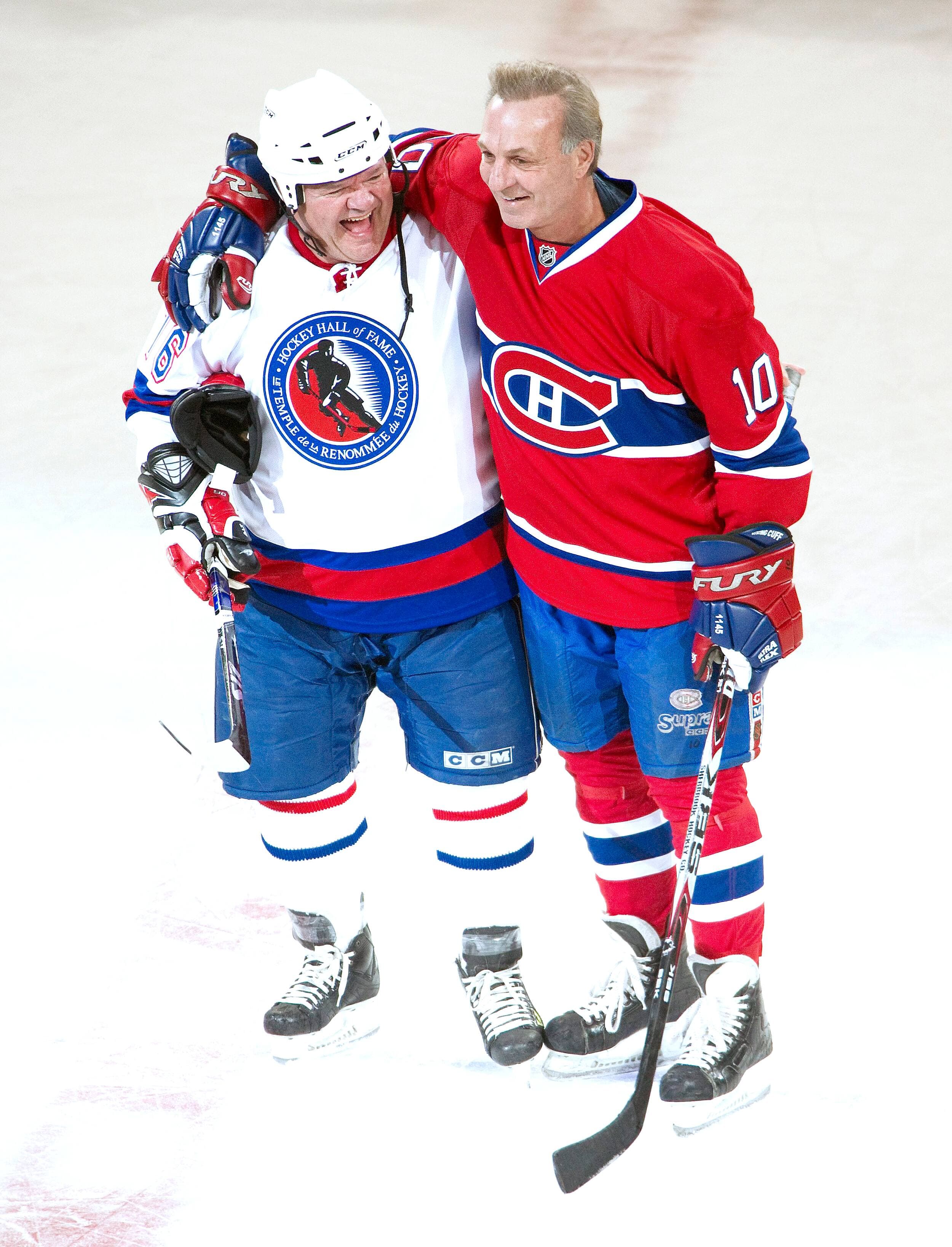 Marcel Dionne et Guy Lafleur ont eu beaucoup de plaisir lors d’un match de la tournée d’adieu du Démon blond au Centre Bell en décembre 2010.