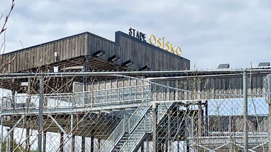 Le stade Osisko est situé juste aux abords de la mine de Malartic.
