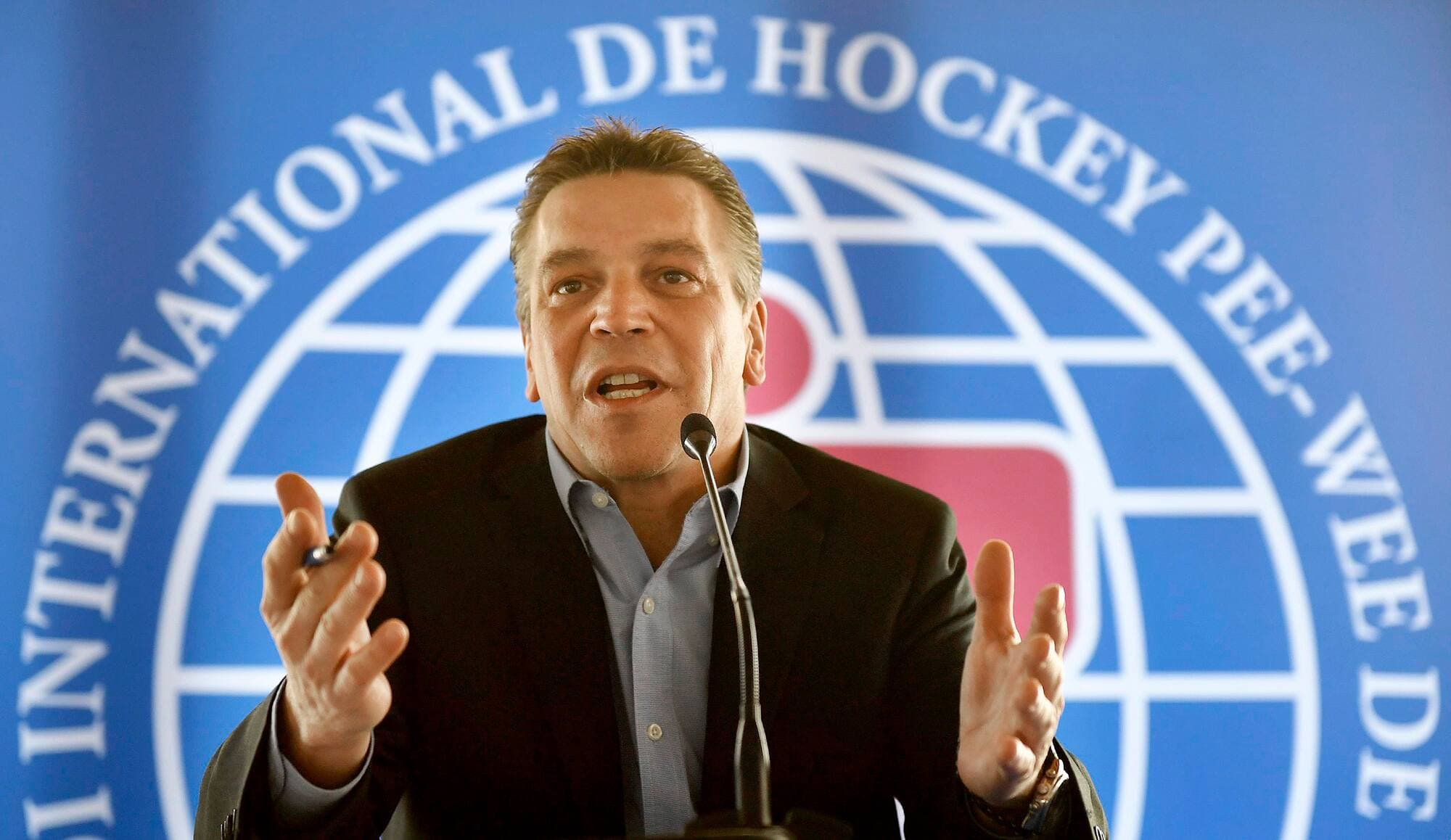 Le directeur général du tournoi de Hockey Pee-Wee de Québec,Patrick Dom, lors d’une conférence de presse en décembre 2020.