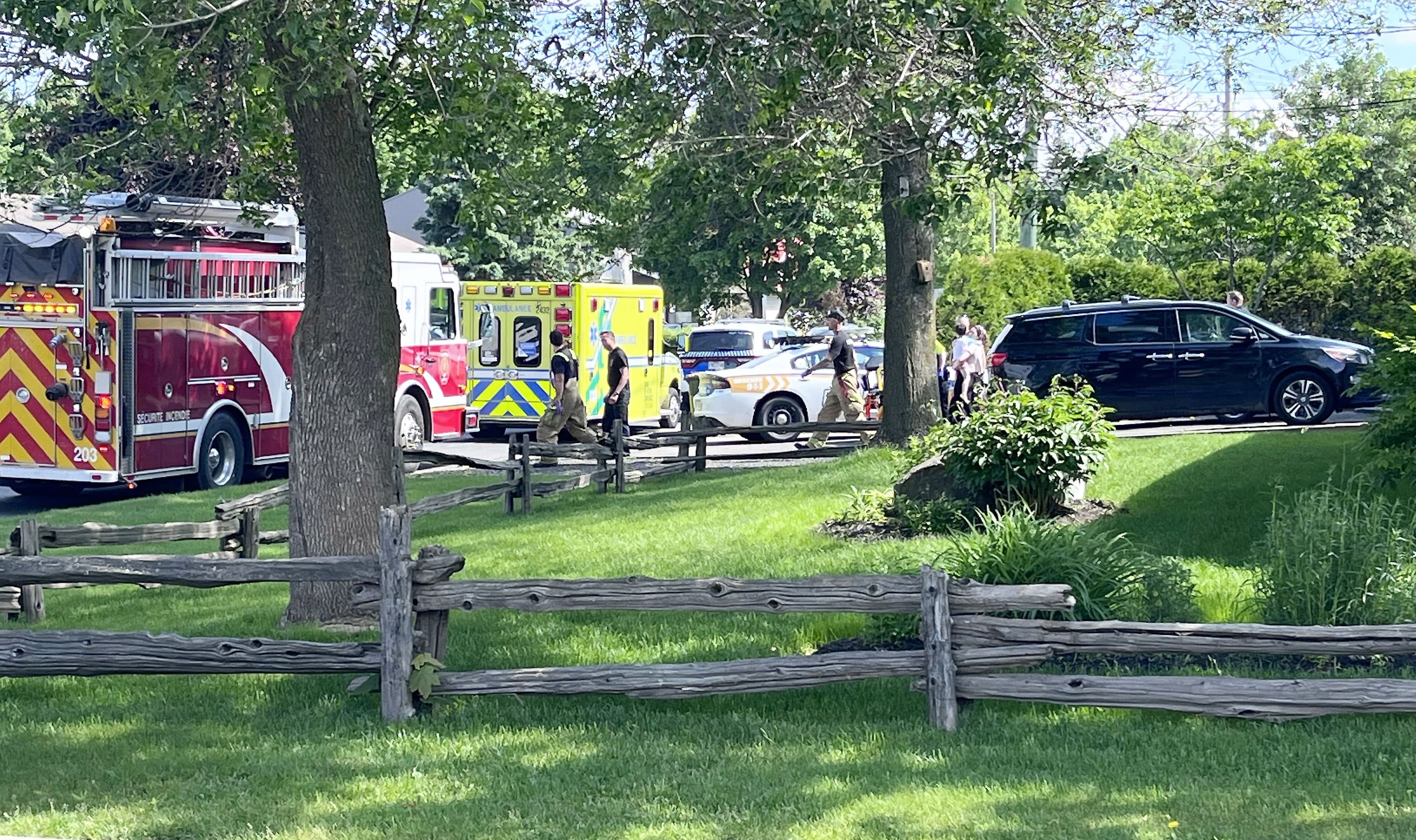 Lorsque les services d’urgence sont arrivés à la résidence de la route Marie-Victorin, à Lévis, un parent avait déjà procédé aux manœuvres de réanimation sur l’enfant, qui a eu la vie sauve.