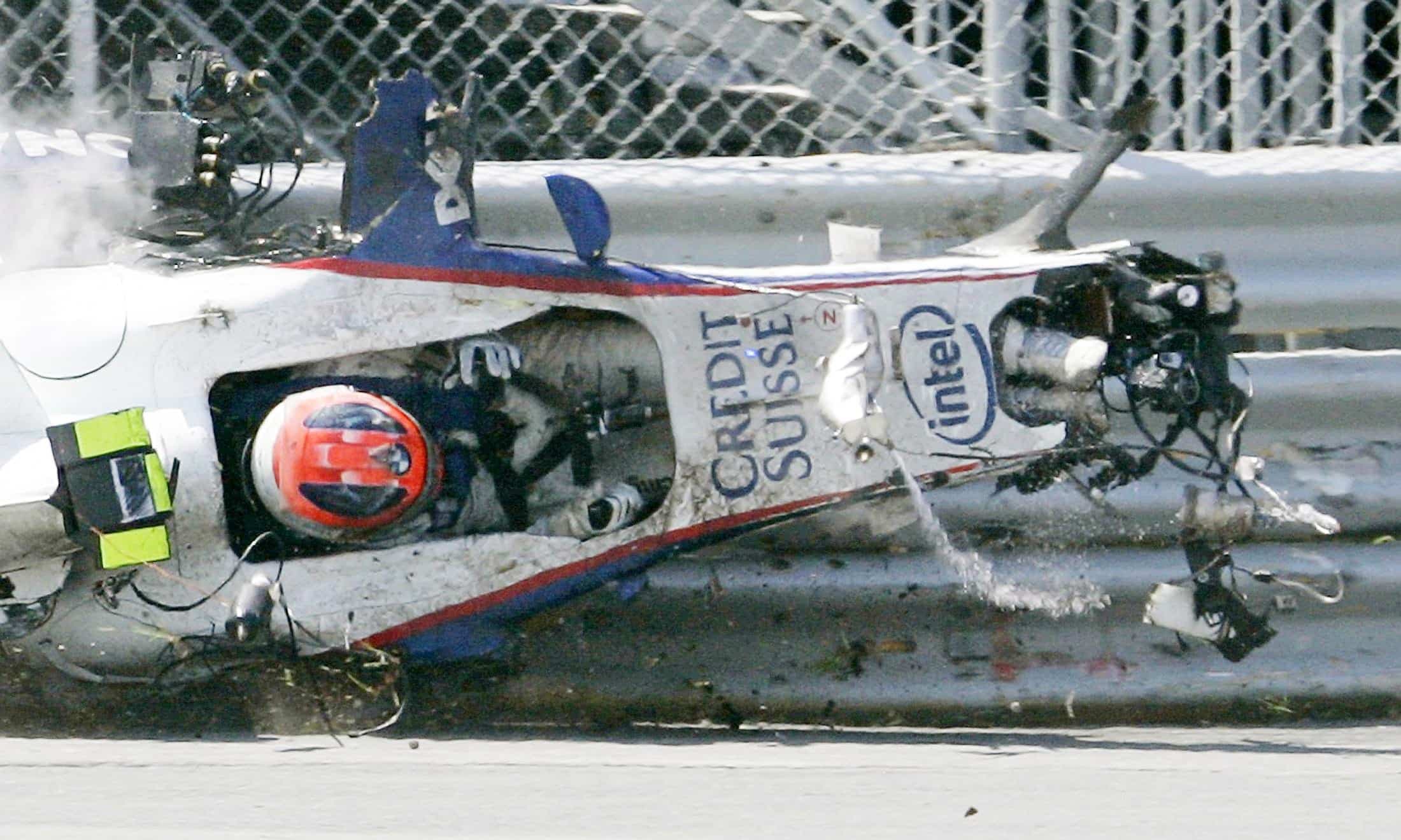 2007 : Plus de peur que de mal pour Robert Kubica, qui a vécu un spectaculaire accident, mais qui ne s’est fracturé qu’une cheville