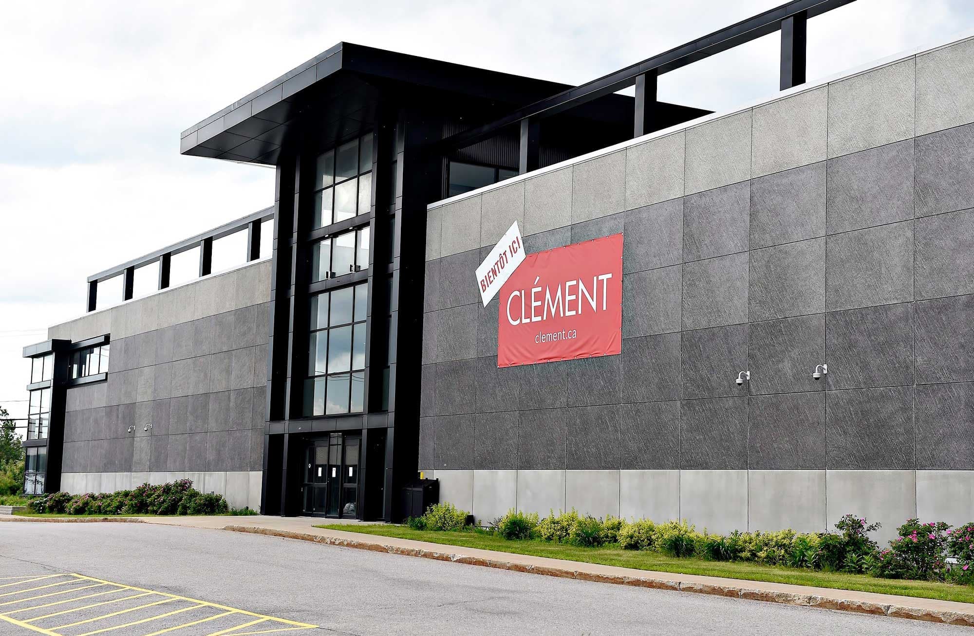 Près de deux ans après la fermeture du magasin Sportium dans le secteur Lebourgneuf, à Québec, l’immense local abritera bientôt une succursale des magasins Clément.