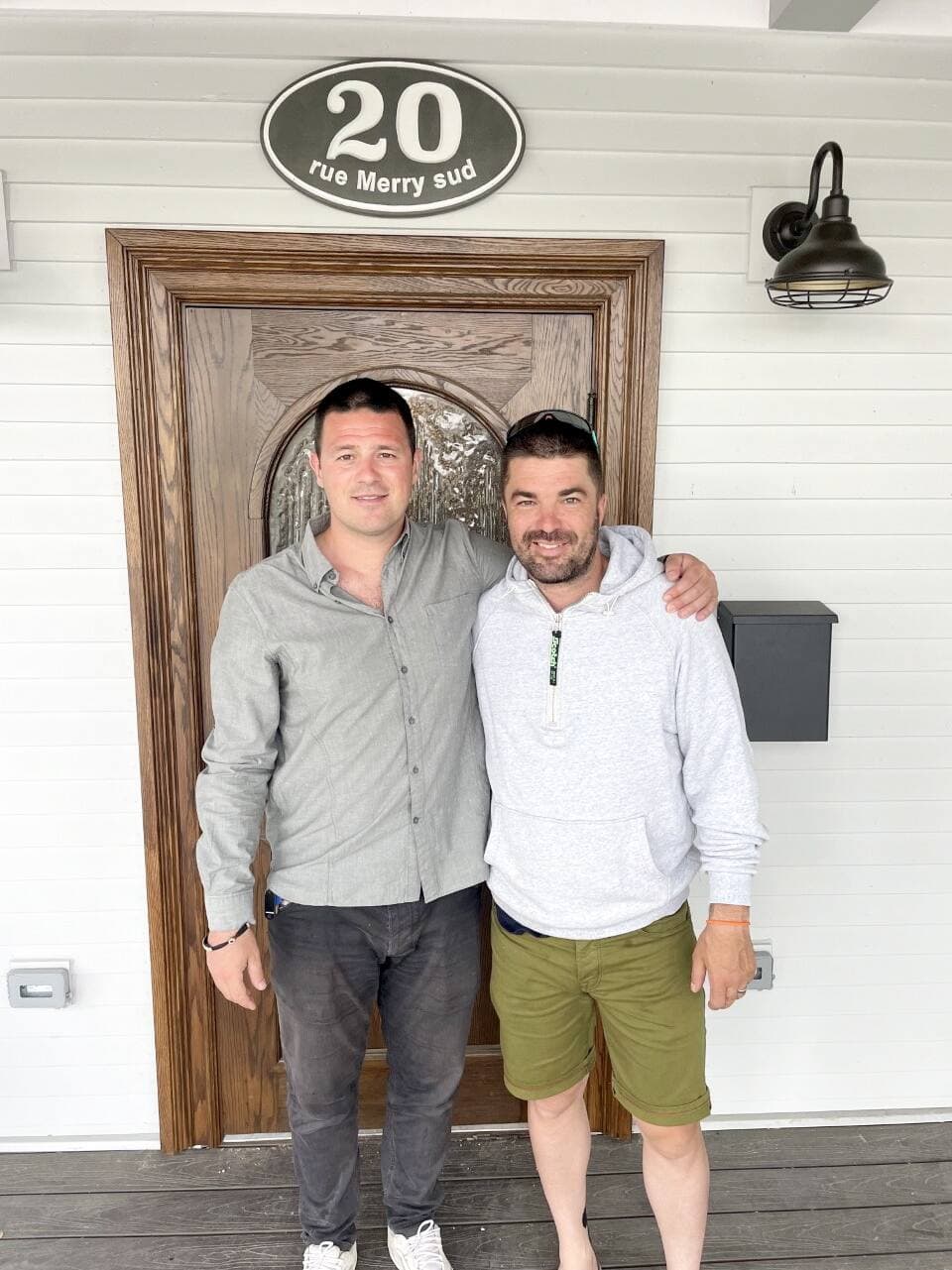 Charles-Alexandre Pelletier, l’homme derrière Les Enfants Terribles de Magog, la Microbrasserie La Memphré et Le Principal, et le chef-vedette Louis-François Marcotte.