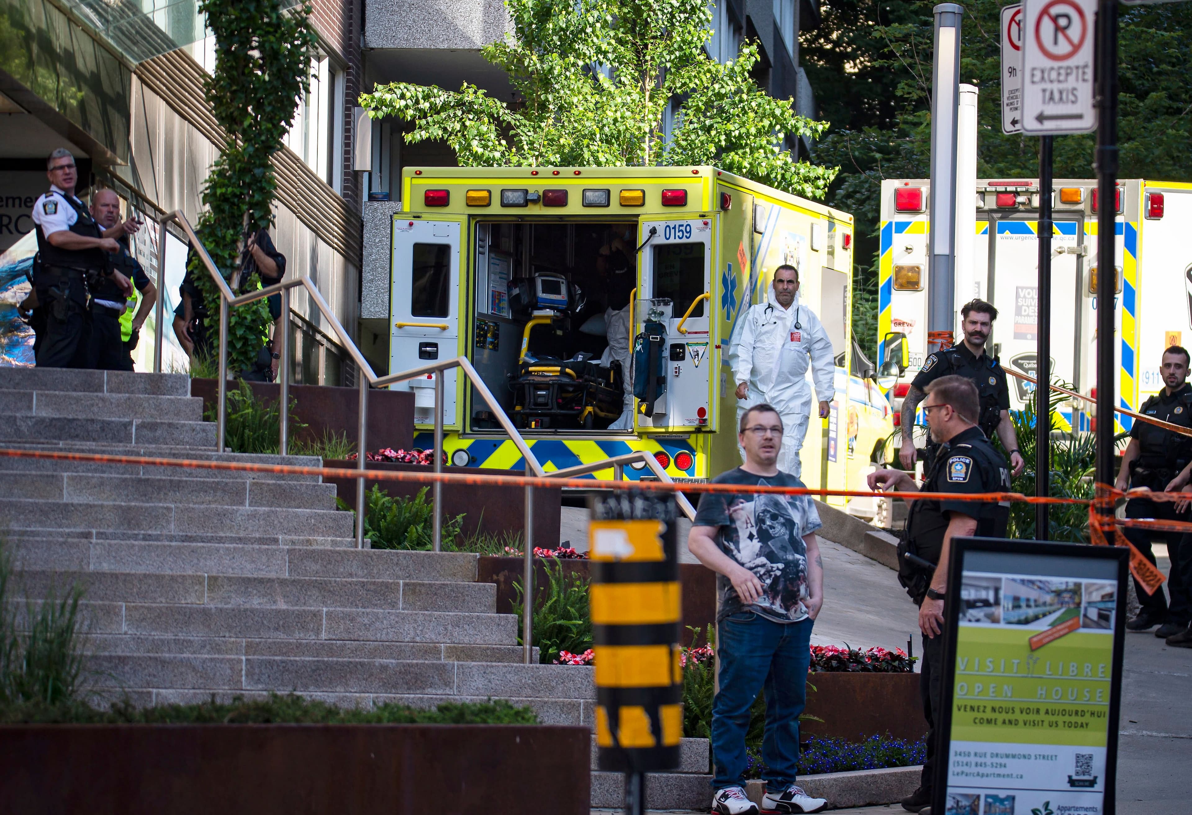 Guillaume Dion Roy est accusé d’avoir tué son beau-père et blessé trois autres personnes lors d’une psychose survenue dimanche matin, dans un appartement de la rue Drummond, de l’arrondissement Ville-Marie, à Montréal.