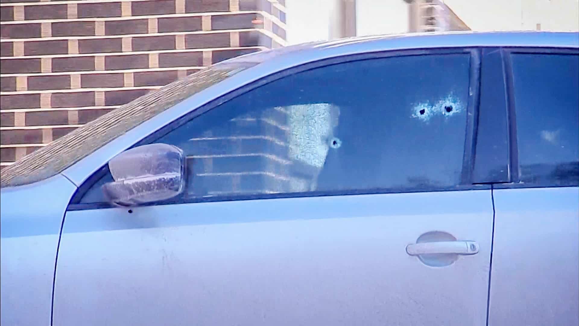 La fenêtre du véhicule dans lequel se trouvait la jeune de 15 ans le 7 février 2021.