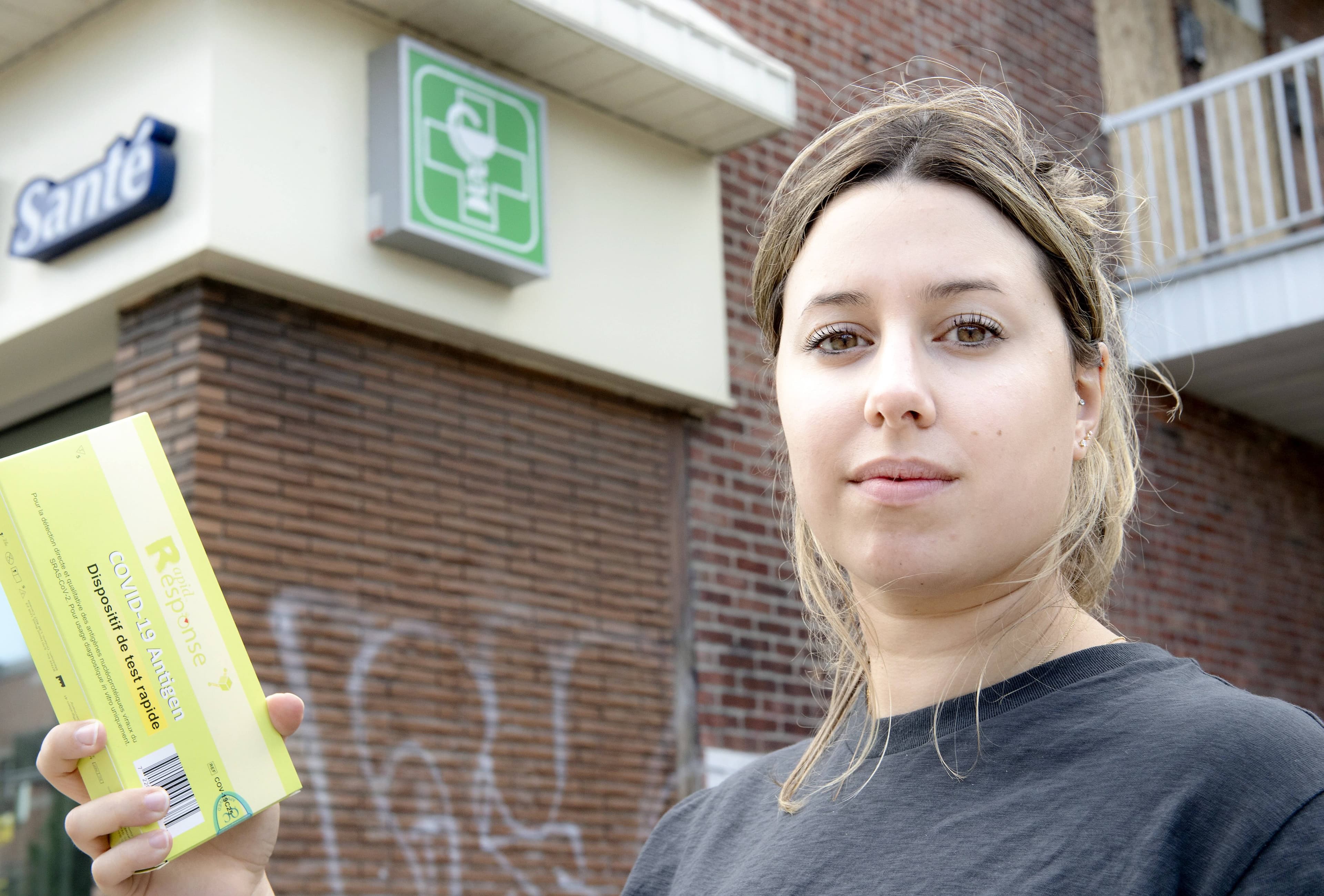 Près de la moitié des pharmacies appelées par la représentante du Journal ont accepté de lui donner des tests de dépistage rapides sur simple présentation d’un passeport étranger, alors qu’il faut normalement présenter une carte d’assurance maladie.