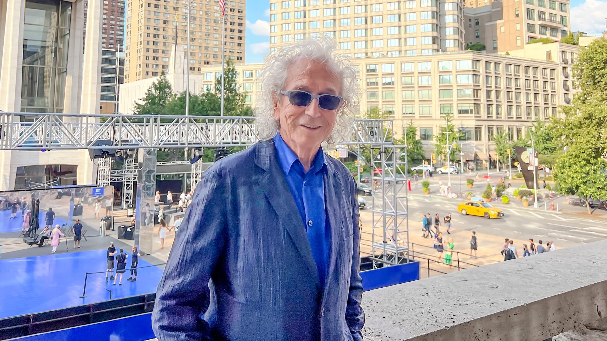 Luc Plamondon en plein cœur de New York.