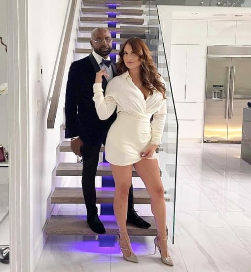 Les tourtereaux qui forment un couple depuis près de 10 ans.