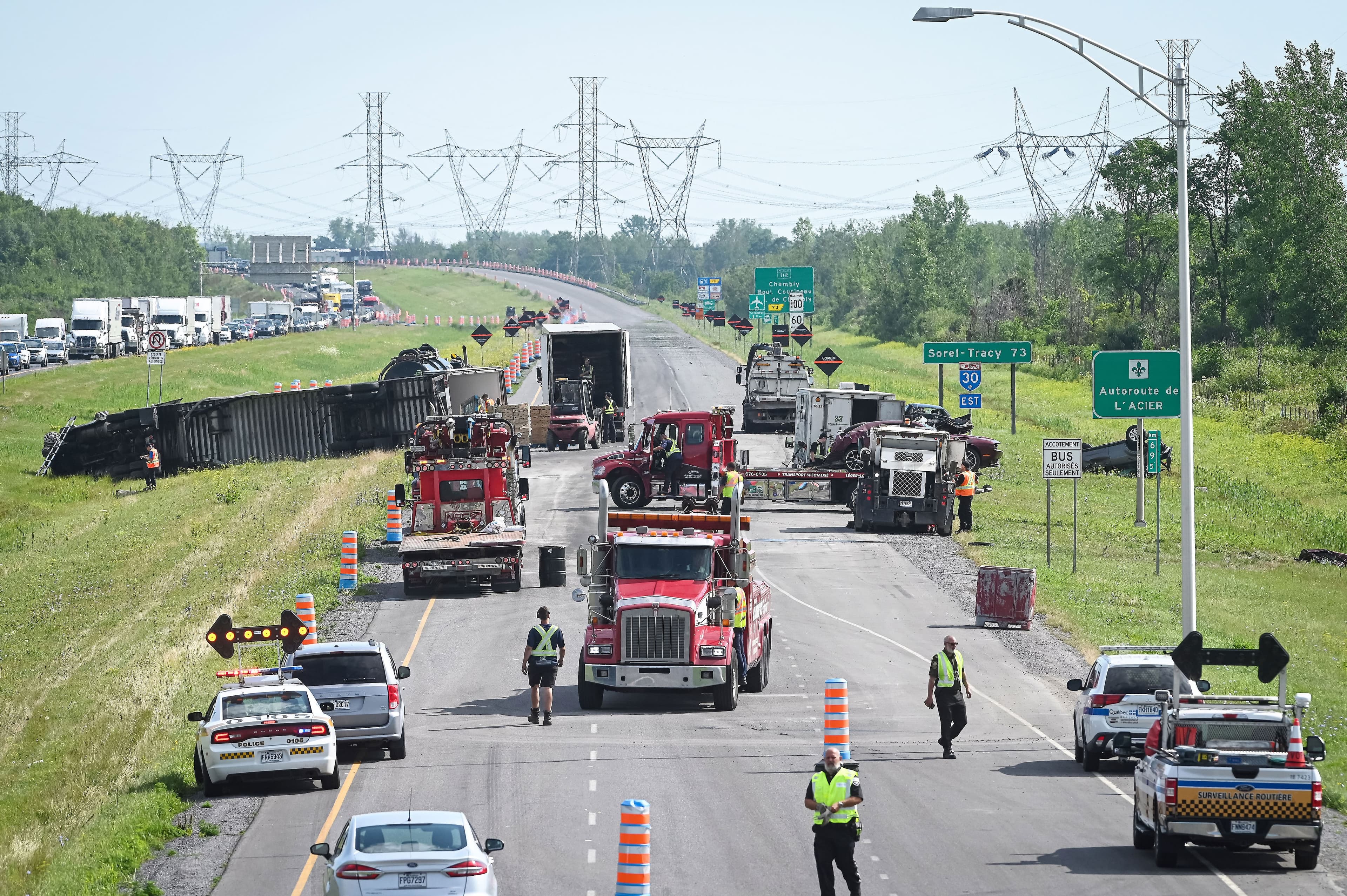 Le carambolage survenu mardi soir sur l’autoroute 30, sur la Rive-Sud de Montréal, a coûté la vie à une mère de famille de 42 ans et à son fils de 11 ans.