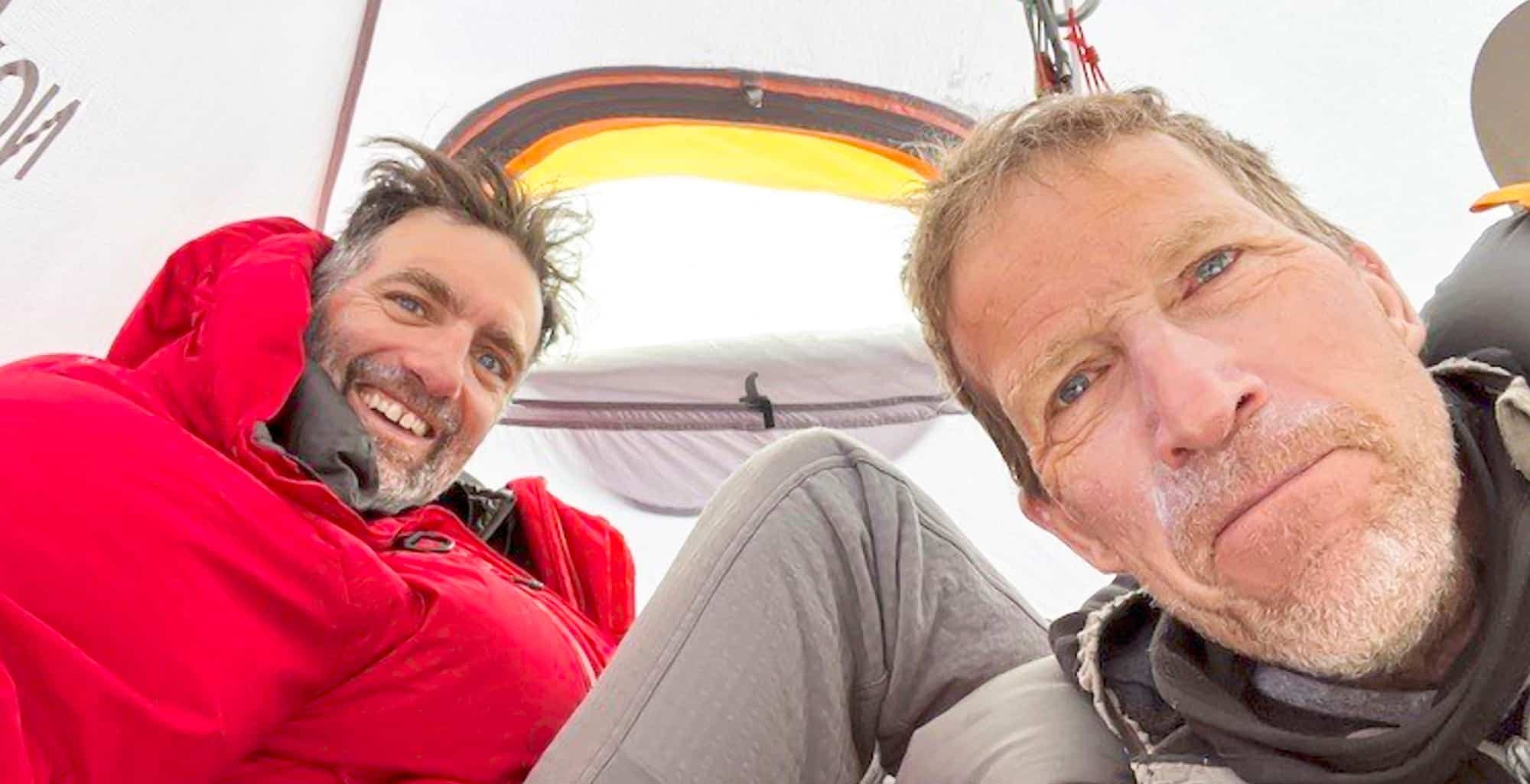 Avec son manteau rouge, Justin Dubé-Fahmy a partagé une tente à 6960 mètres d’altitude avec son compagnon de cordée, Richard Cartier, lors d’une rotation sur la montagne plus tôt en juillet.