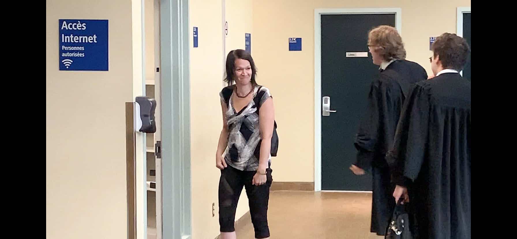 Lethicia Marier a reconnu avoir fait le trafic de stupéfiants sur la Côte-de-Beaupré, lundi, au palais de justice de Québec. Elle connaîtra sa sentence dans quelques semaines et reste en liberté pendant les procédures judiciaires.