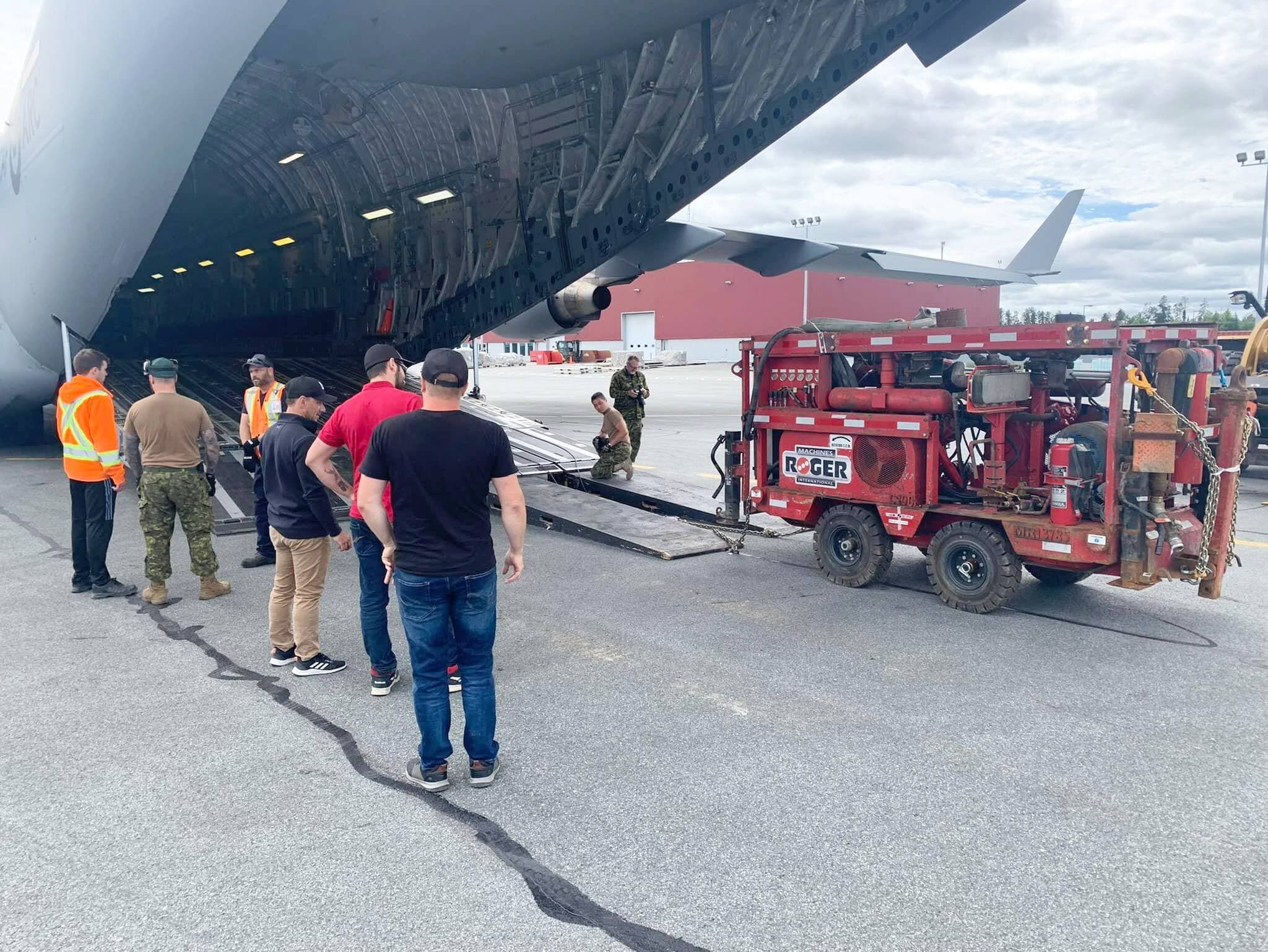Leur machinerie a permis de creuser rapidement un tunnel vertical de 33 mètres afin d’acheminer de l’équipement aux mineurs.