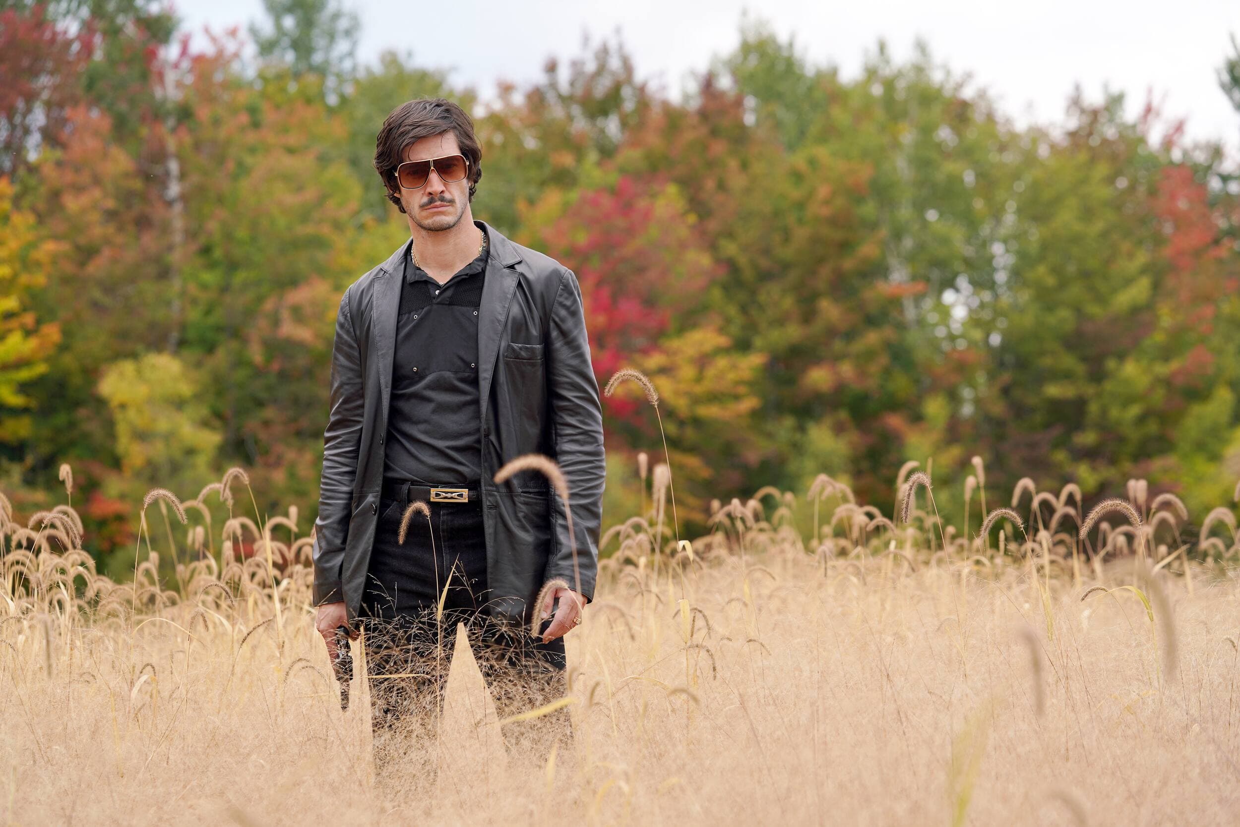 L’acteur Éric Bruneau prête ses traits au tueur à gages Donald Lavoie dans le film Crépuscule pour un tueur.