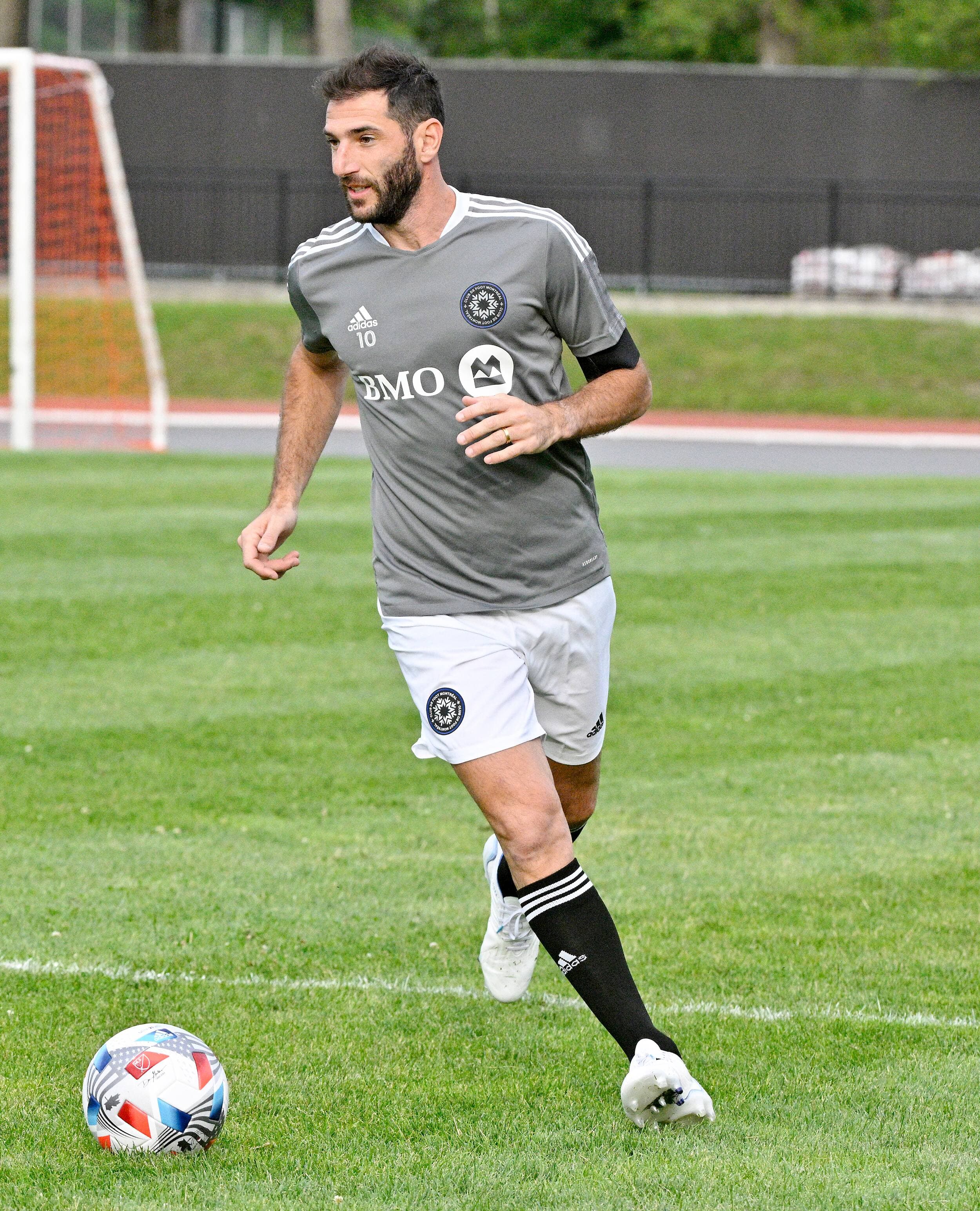 Sur le terrain du centre Claude-Robillard, Nacho Piatti a participé à un match amical récemment.