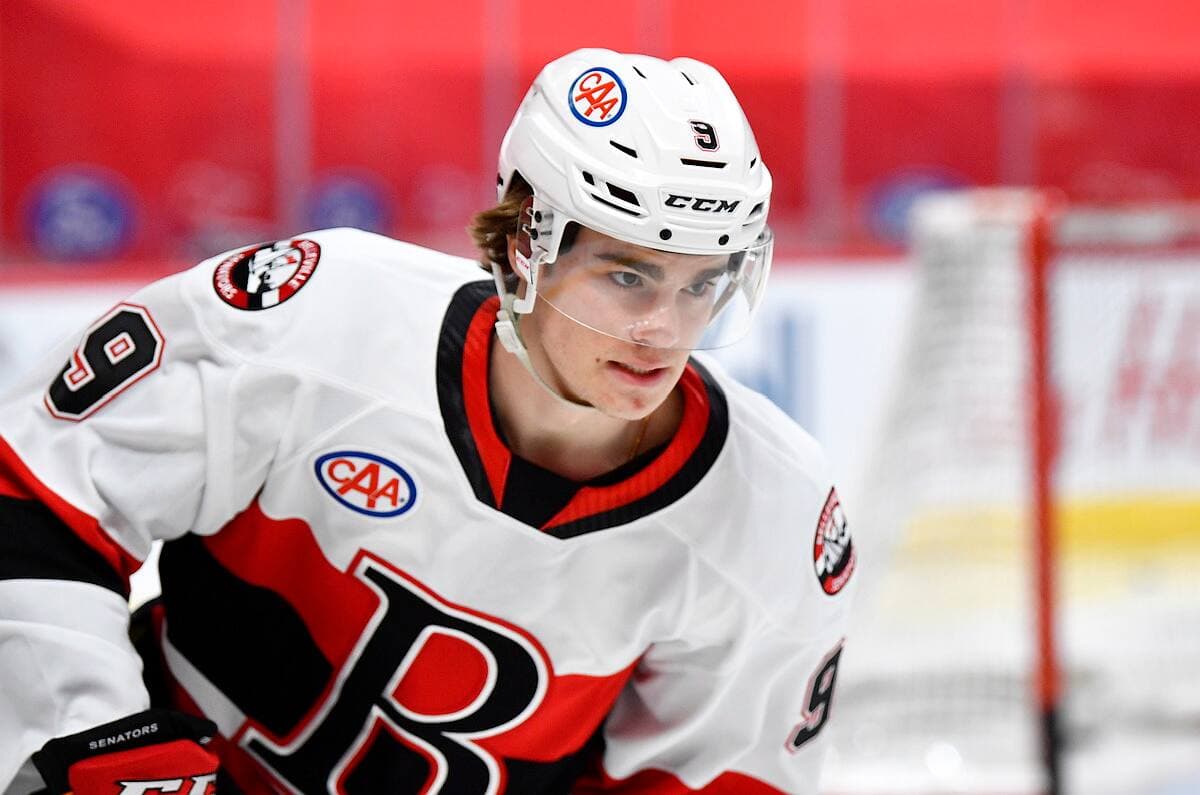 Ridly Greig dans l’uniforme des Senators de Belleville, en février 2021.