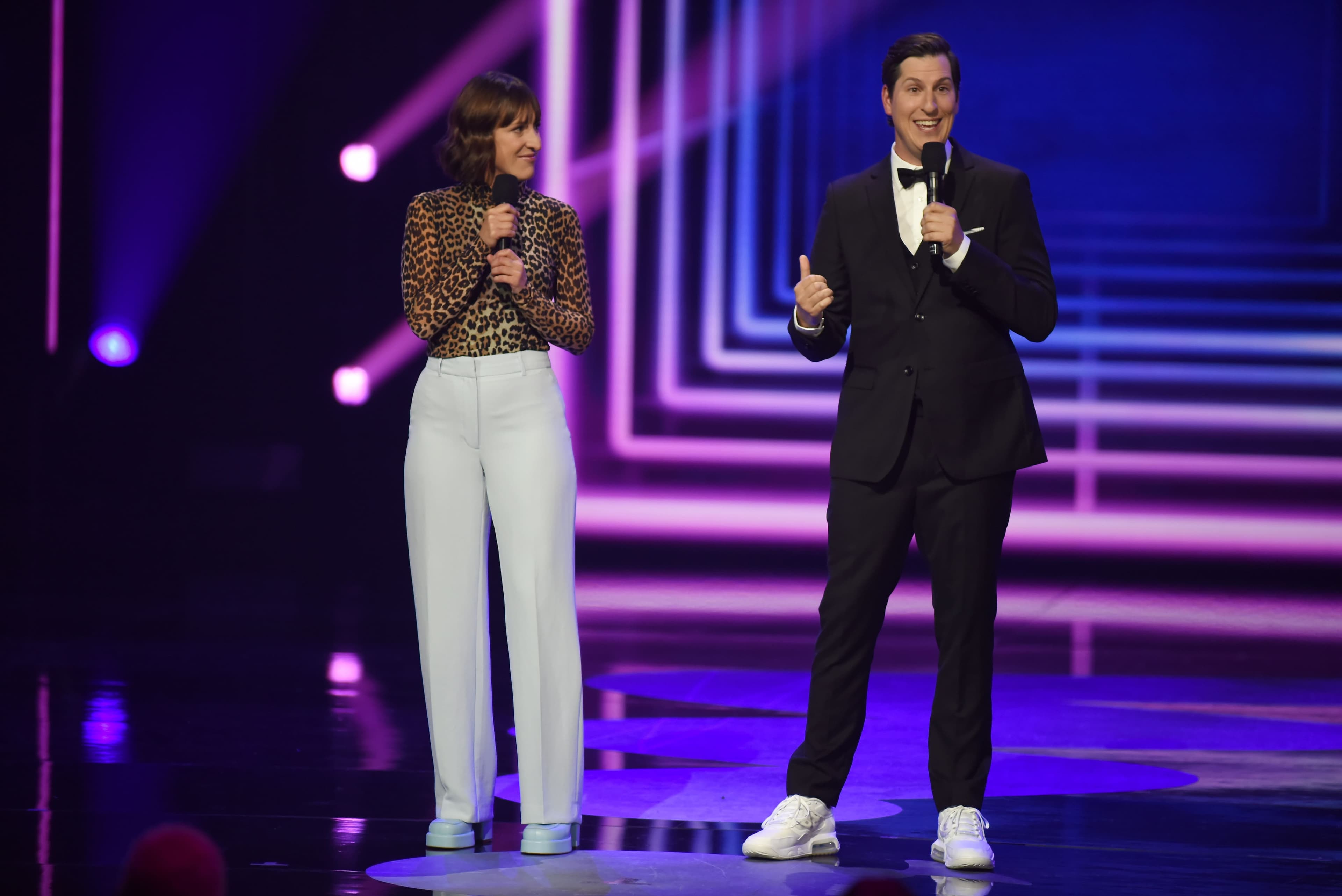 Couple dans la vie de tous les jours, Anne-Élisabeth Bossé et Guillaume Pineault ont animé avec brio la dernière soirée de gala du ComediHa! Fest au Capitole de Québec.