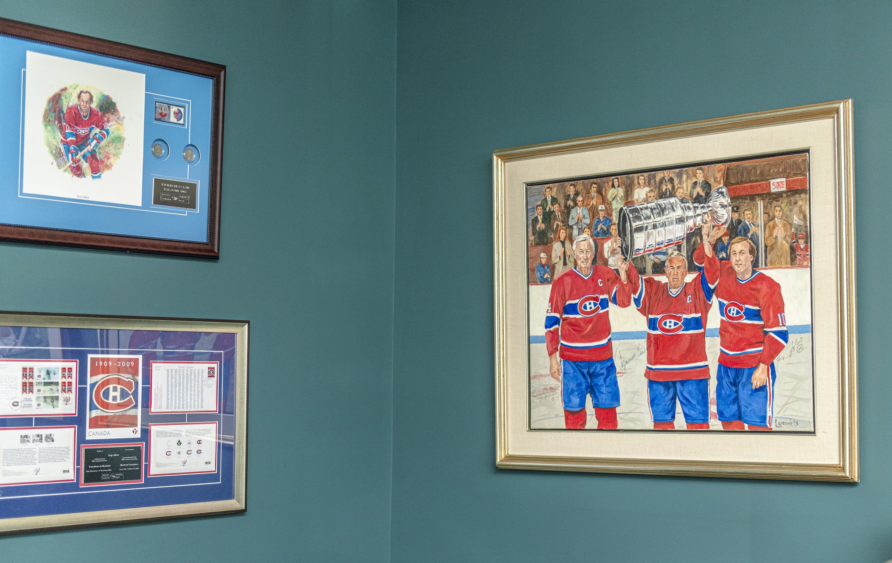 Le bureau était la pièce préférée de l’ancienne vedette du Canadien, où des souvenirs liés au hockey y sont affichés, dont une toile peinte à partir d’une photo historique réunissant Guy Lafleur, Maurice Richard et Jean Béliveau.